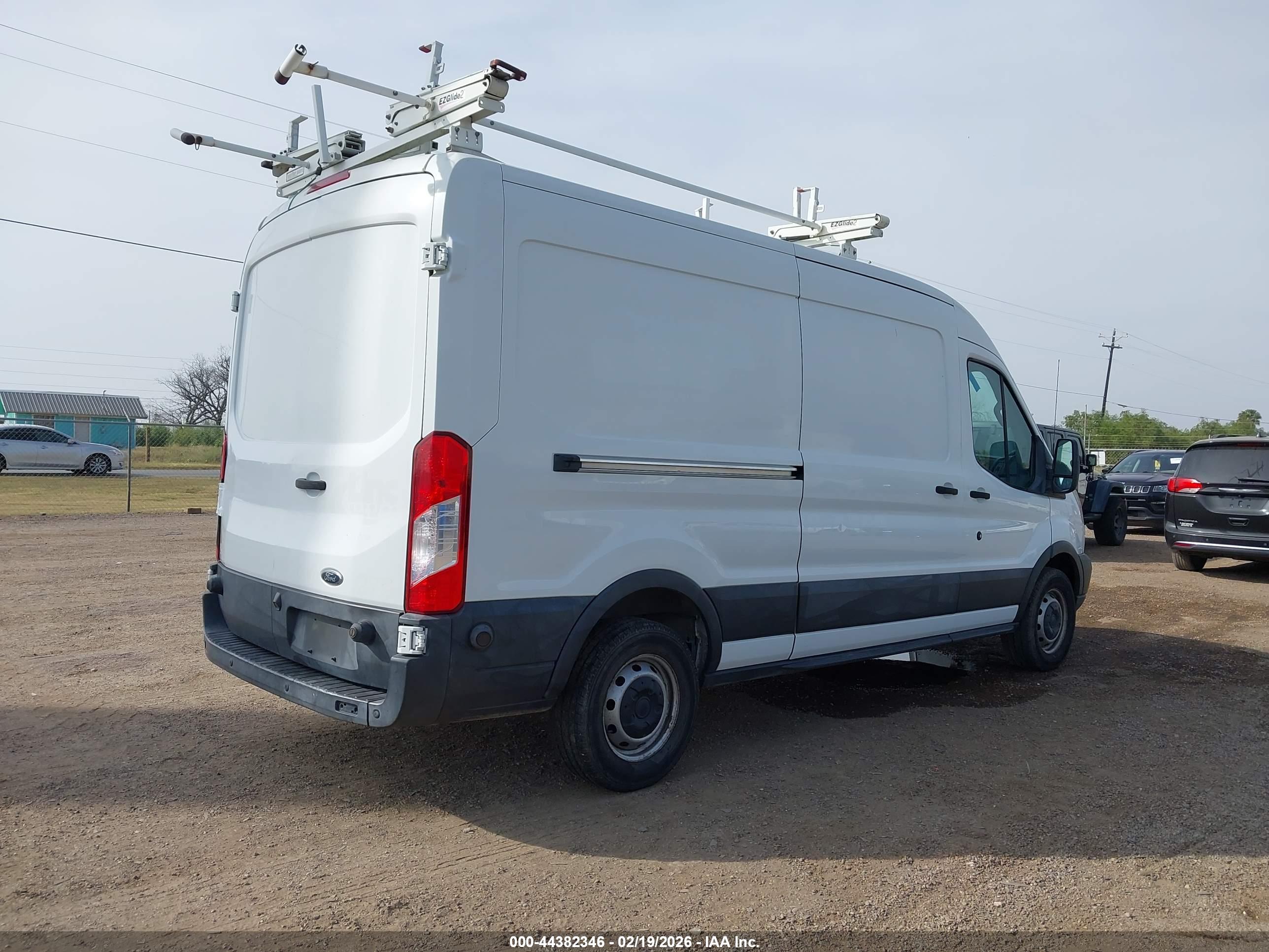 FORD TRANSIT-250 image 4