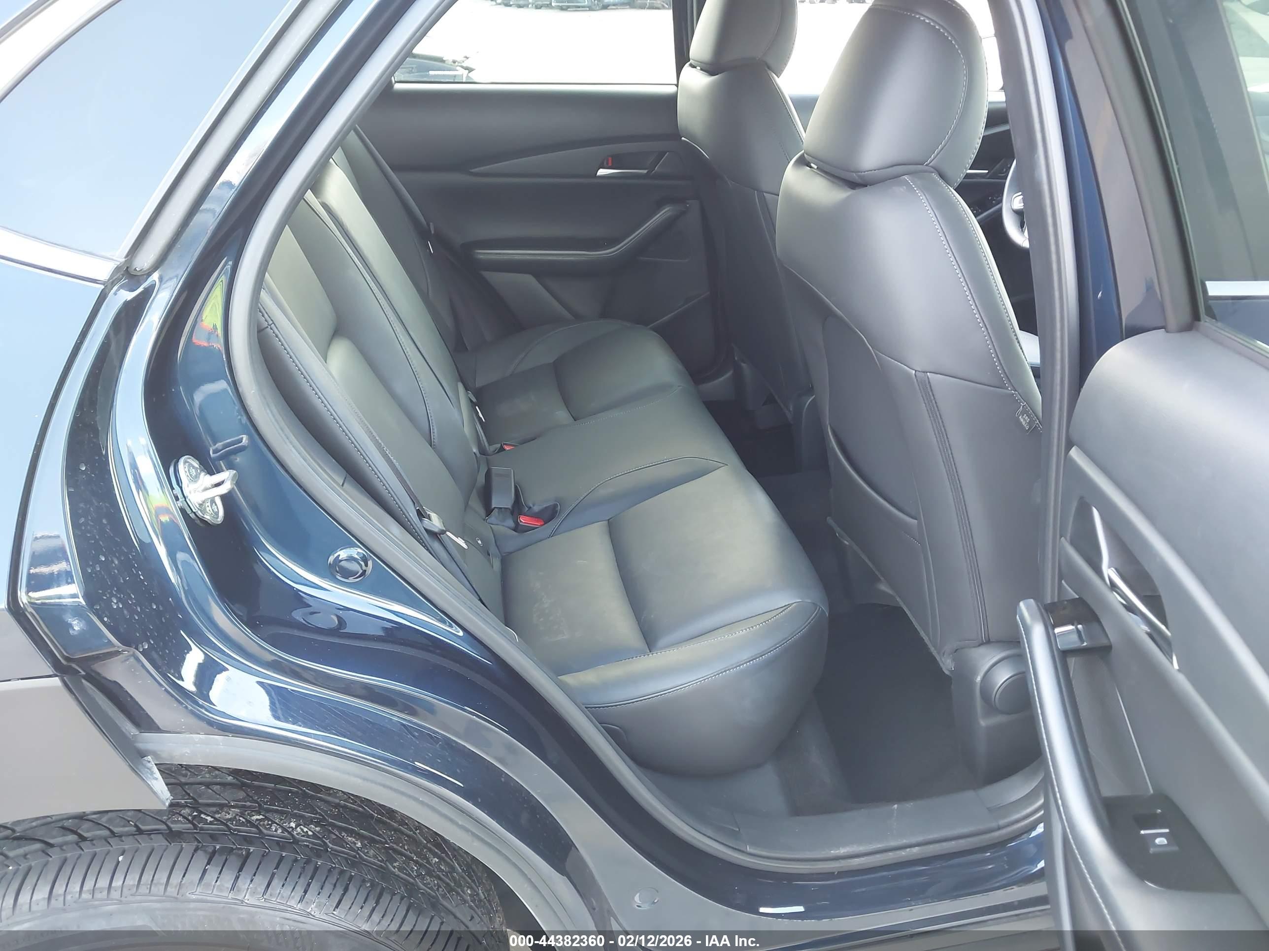 MAZDA CX-30 image 8