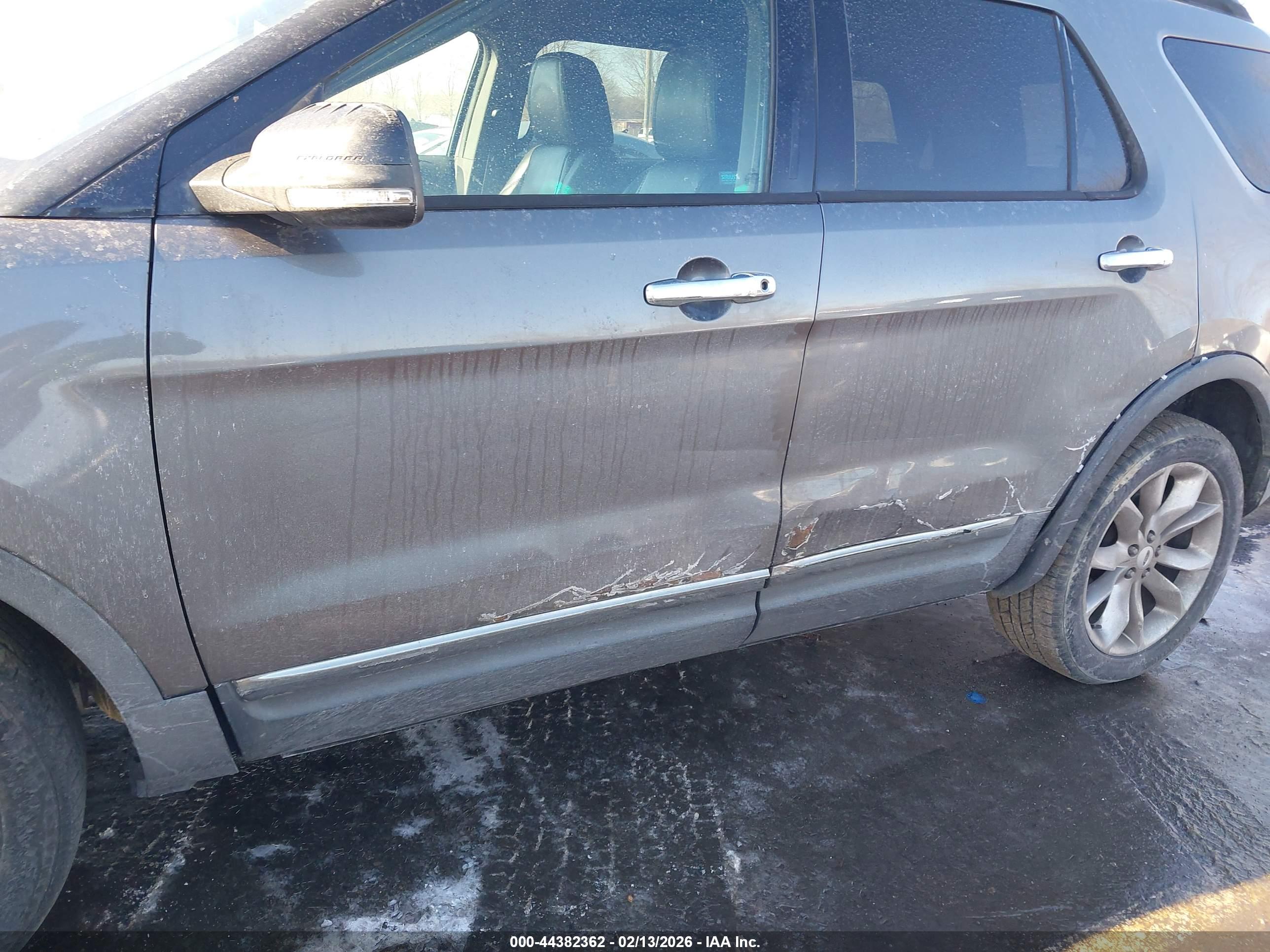 FORD EXPLORER image 6