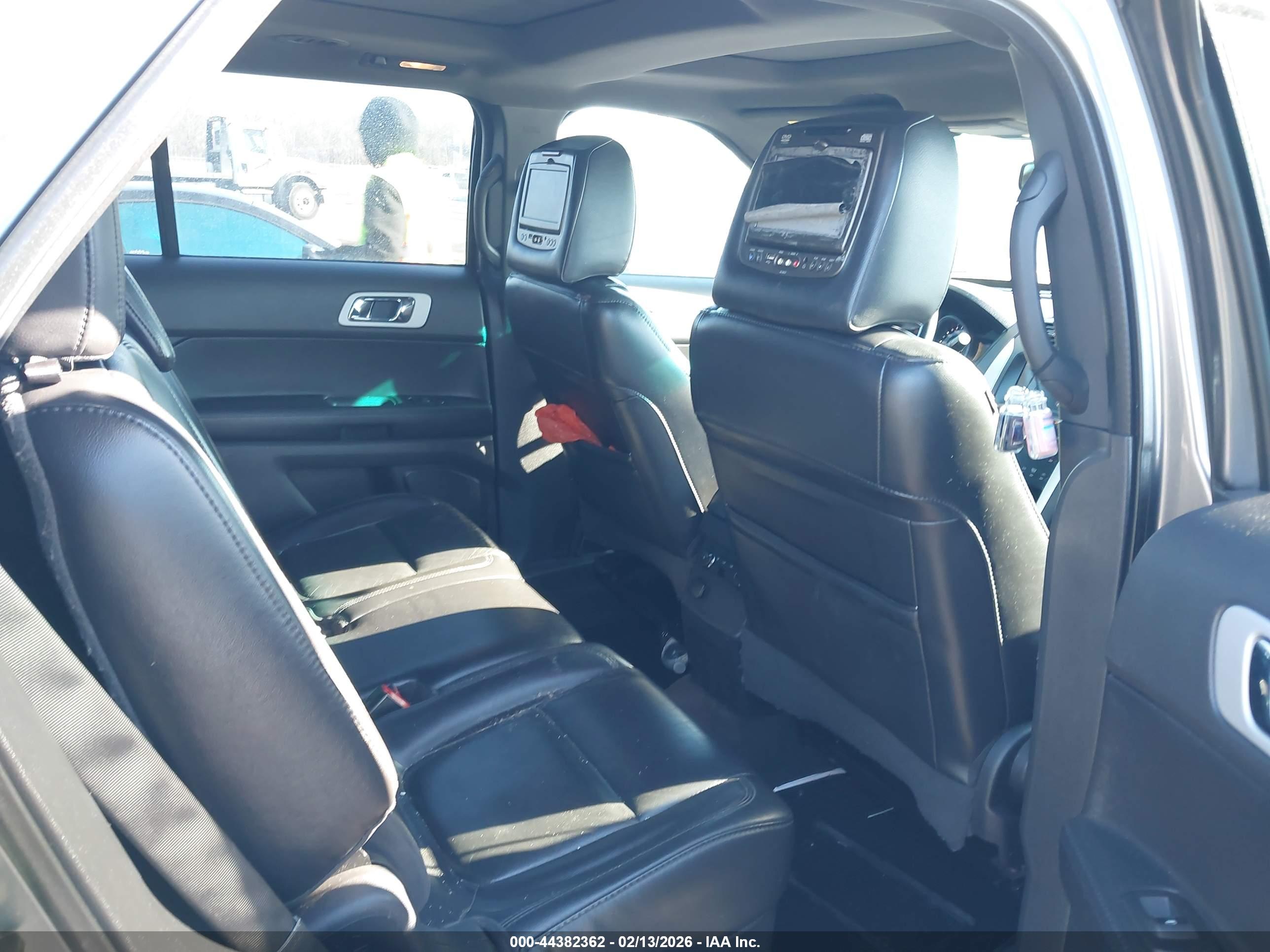 FORD EXPLORER image 8