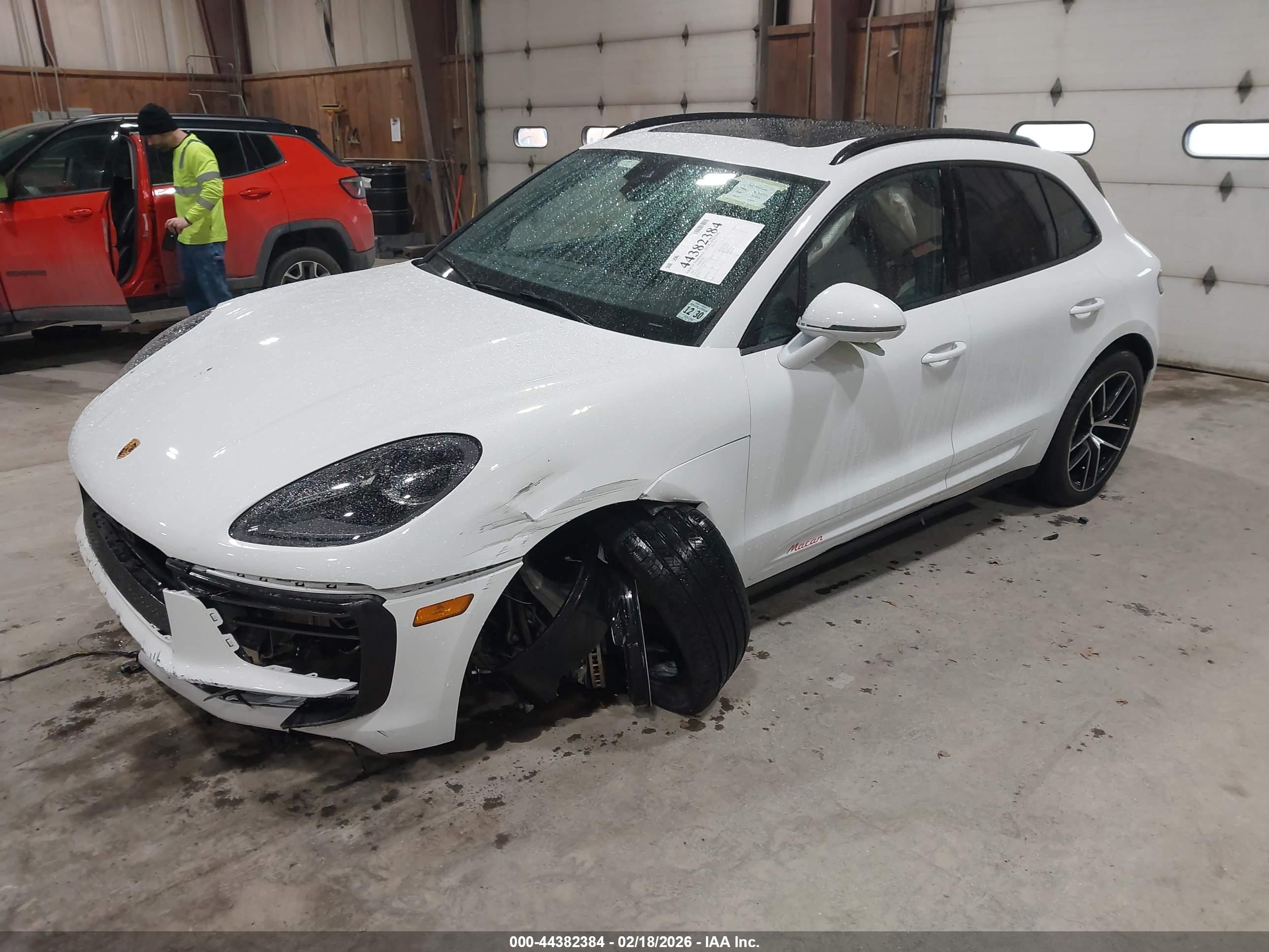PORSCHE MACAN image 2