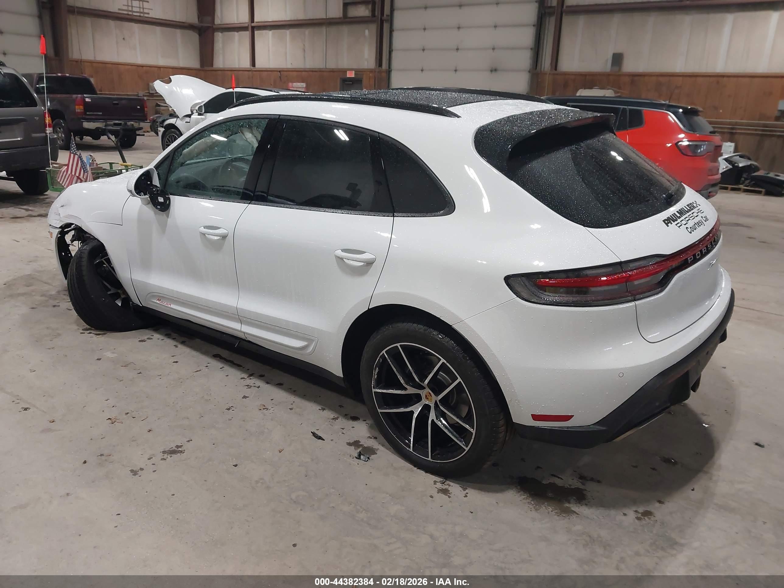 PORSCHE MACAN image 3