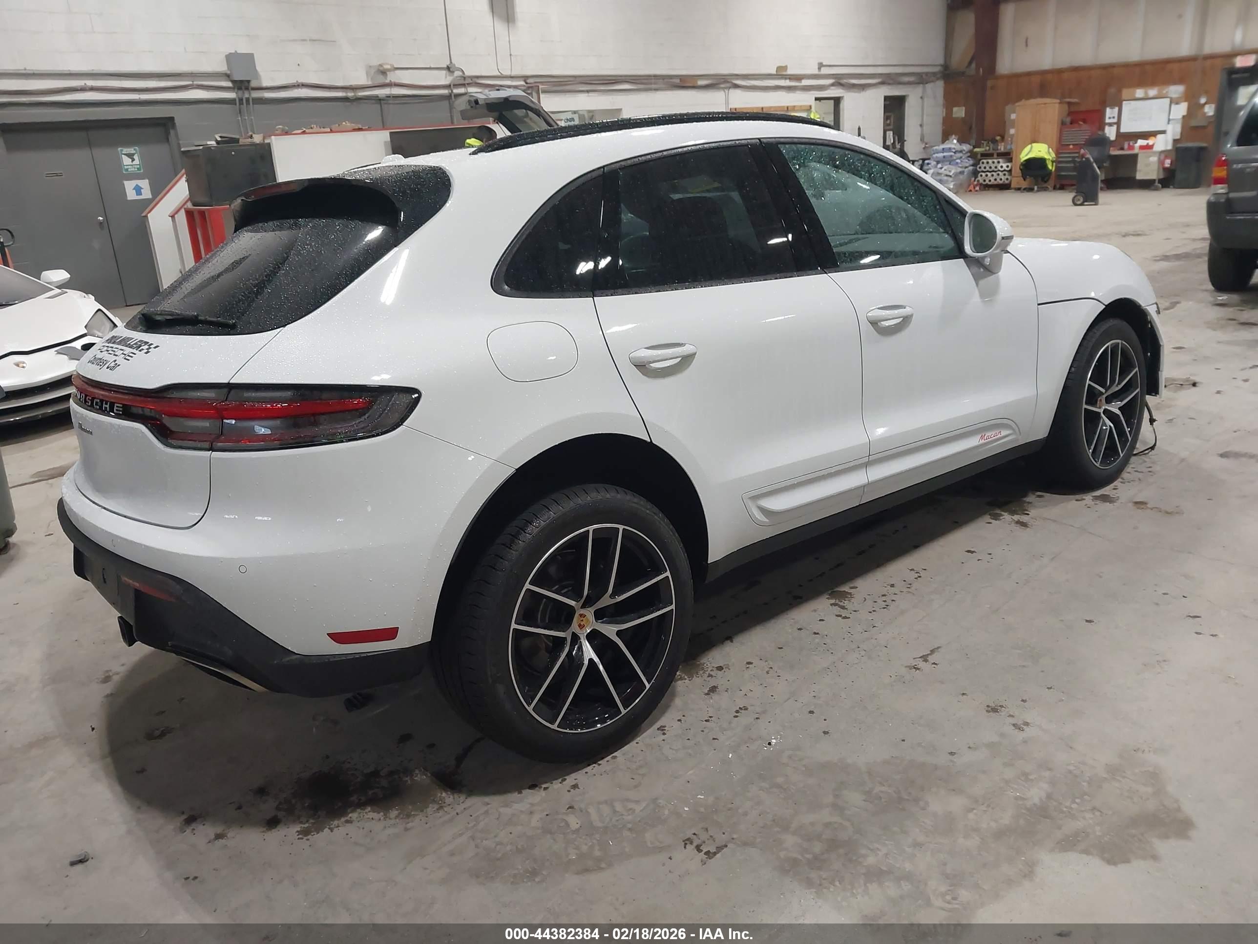 PORSCHE MACAN image 4