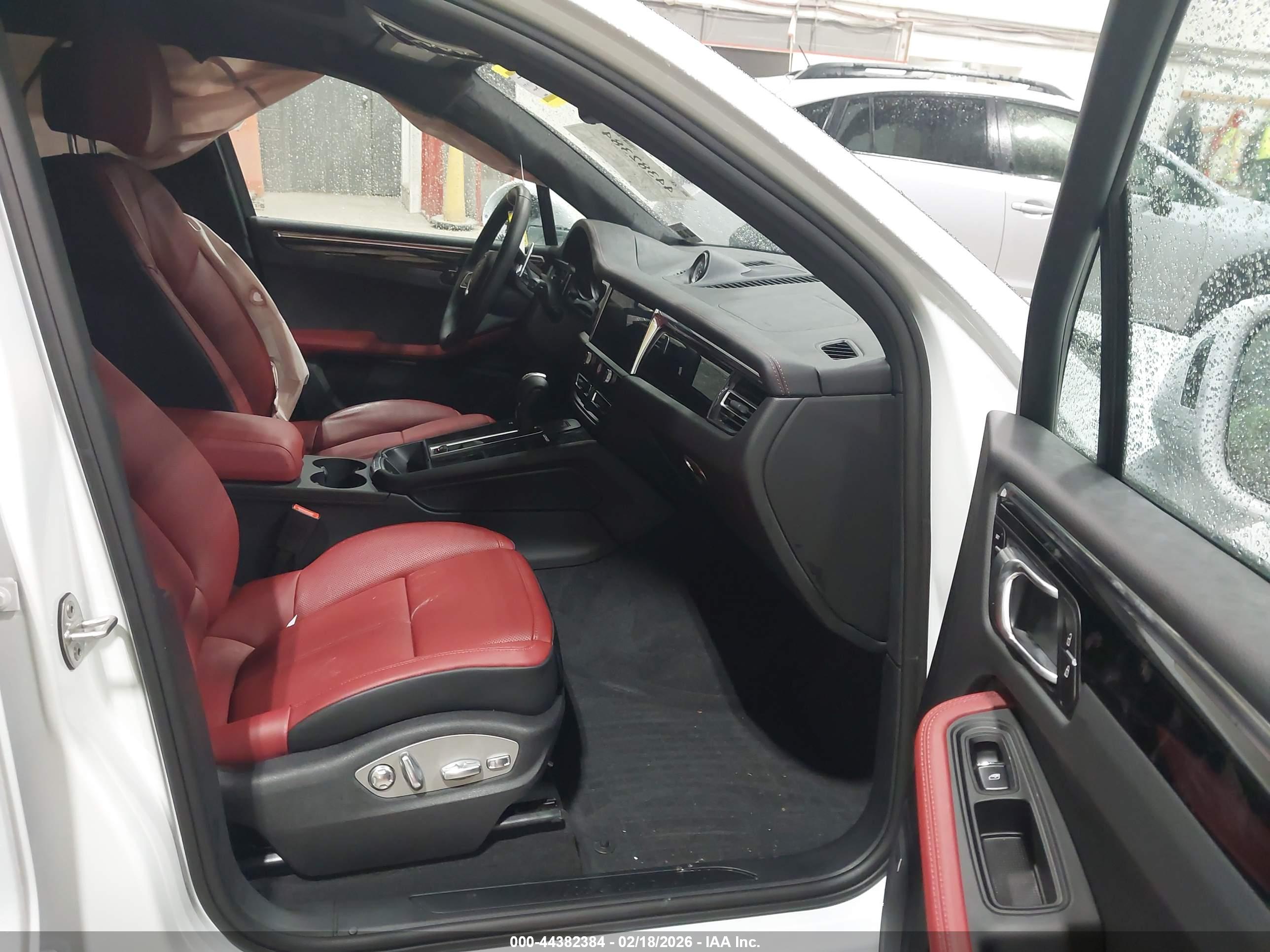 PORSCHE MACAN image 5