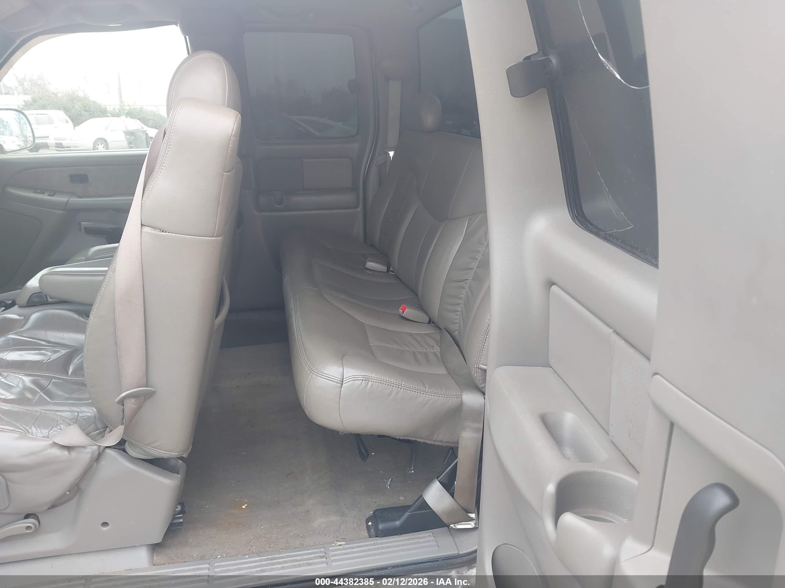 CHEVROLET SILVERADO image 8