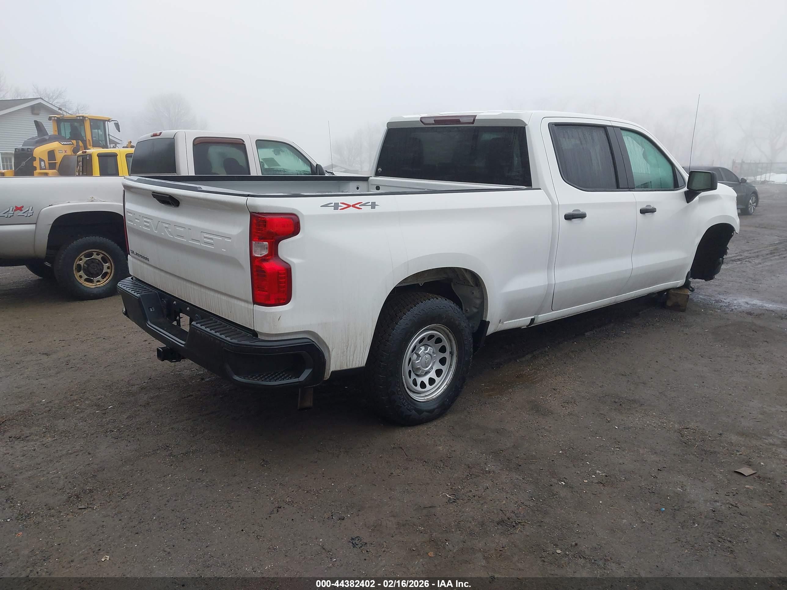 CHEVROLET SILVERADO image 4