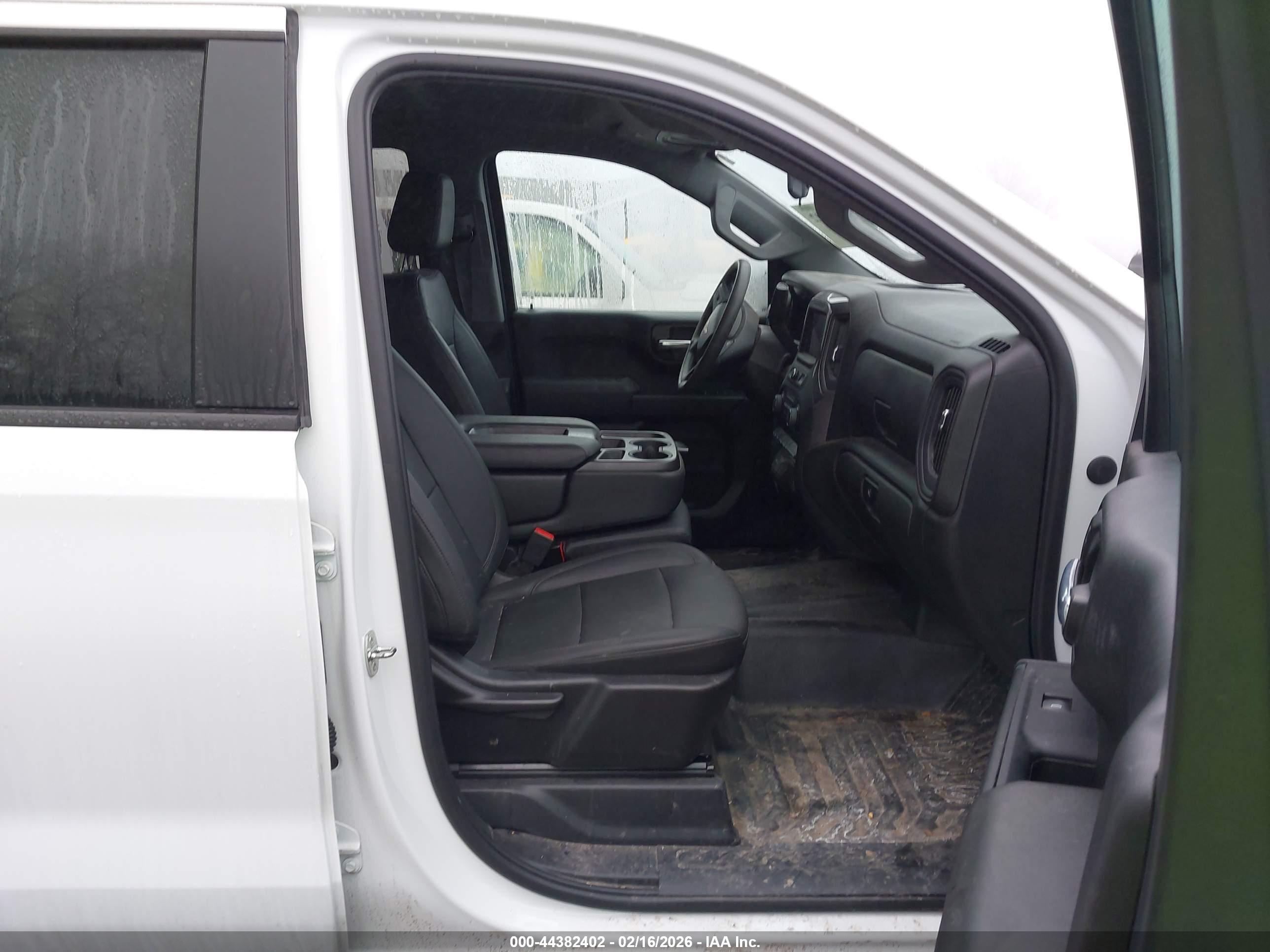 CHEVROLET SILVERADO image 5