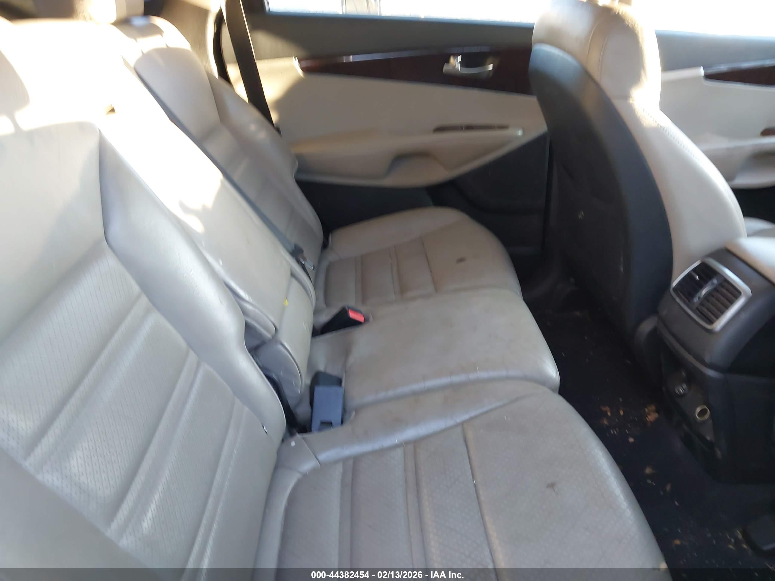 KIA SORENTO image 8