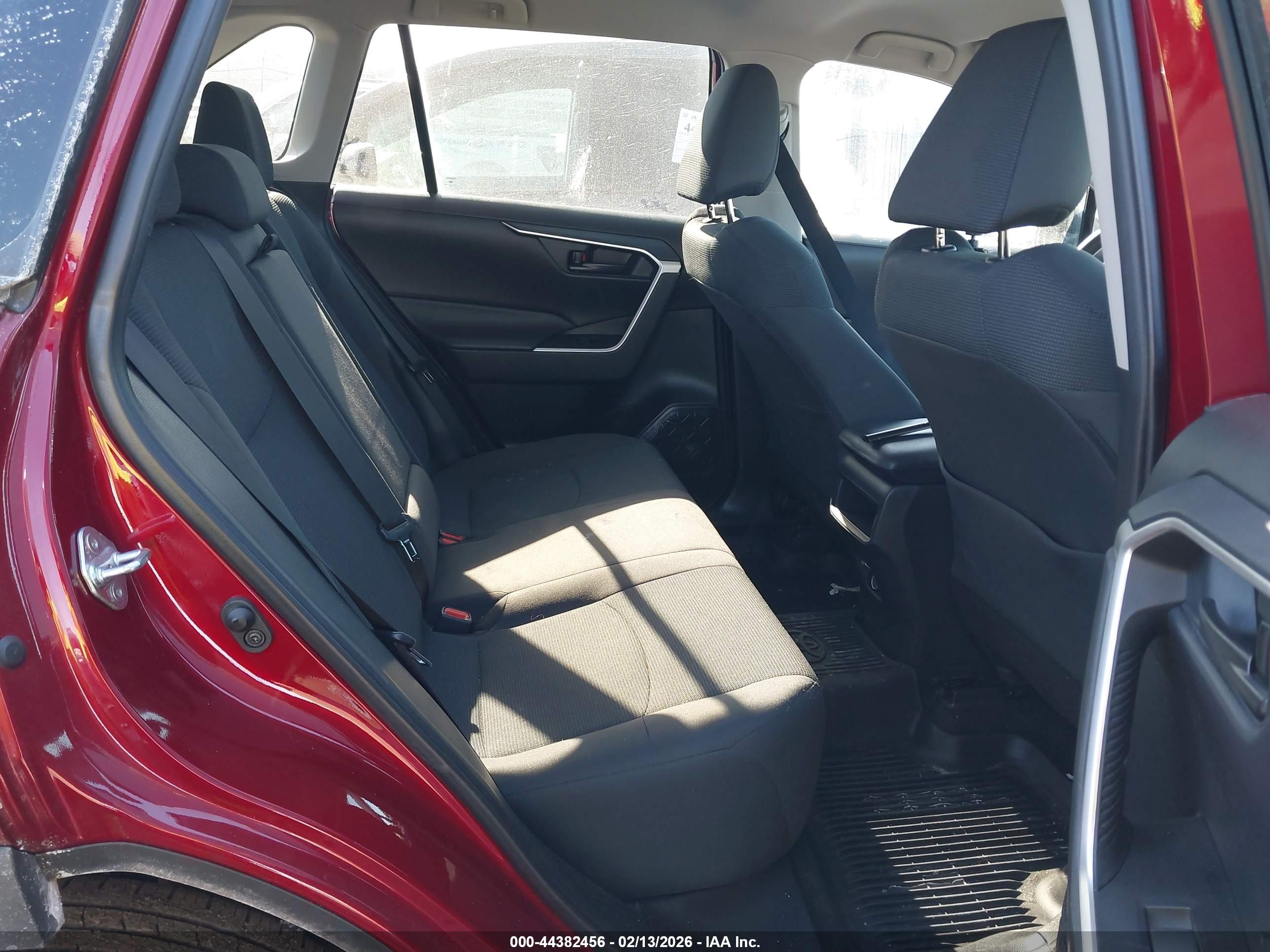 TOYOTA RAV4 image 8