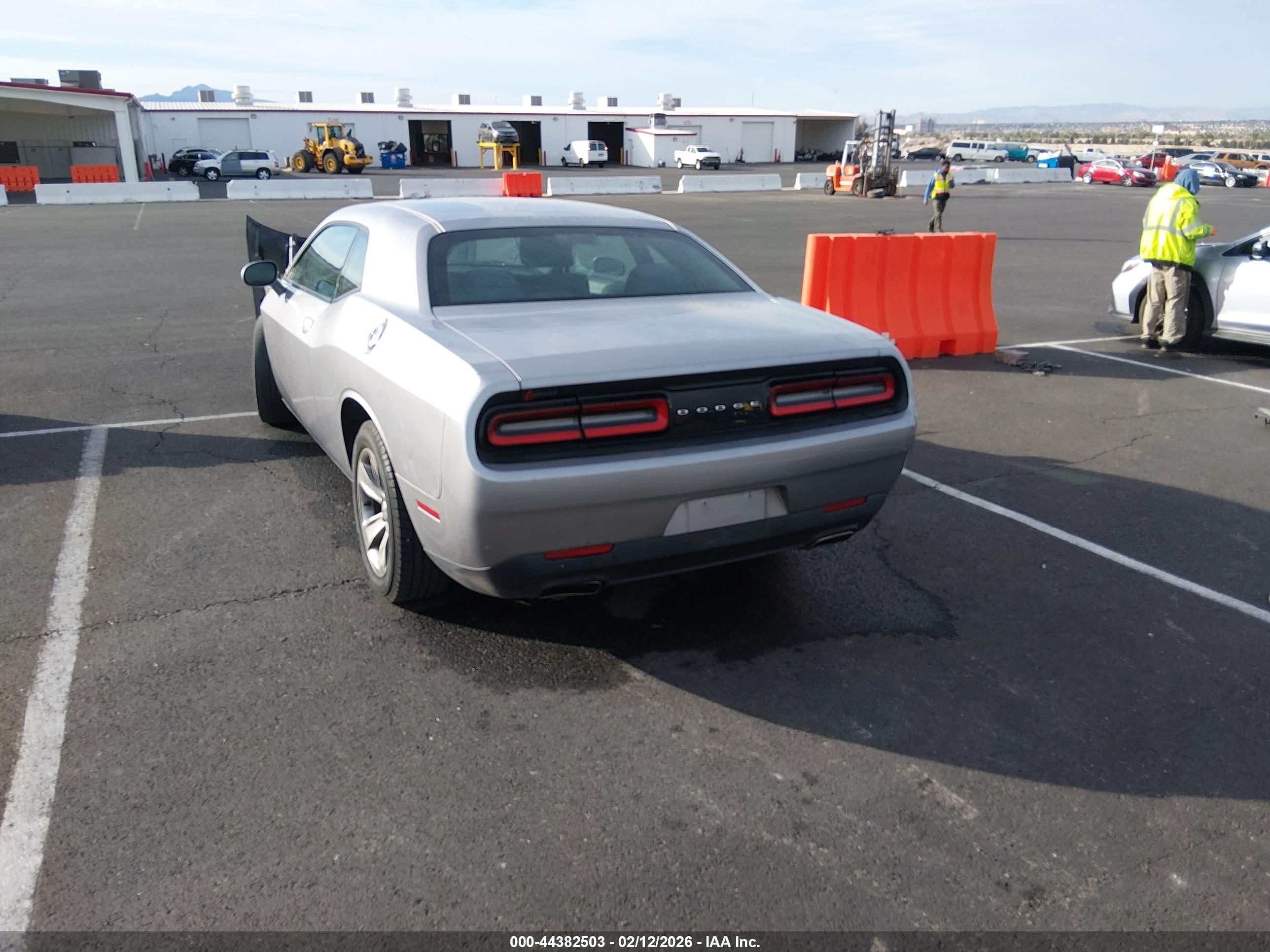DODGE CHALLENGER image 3