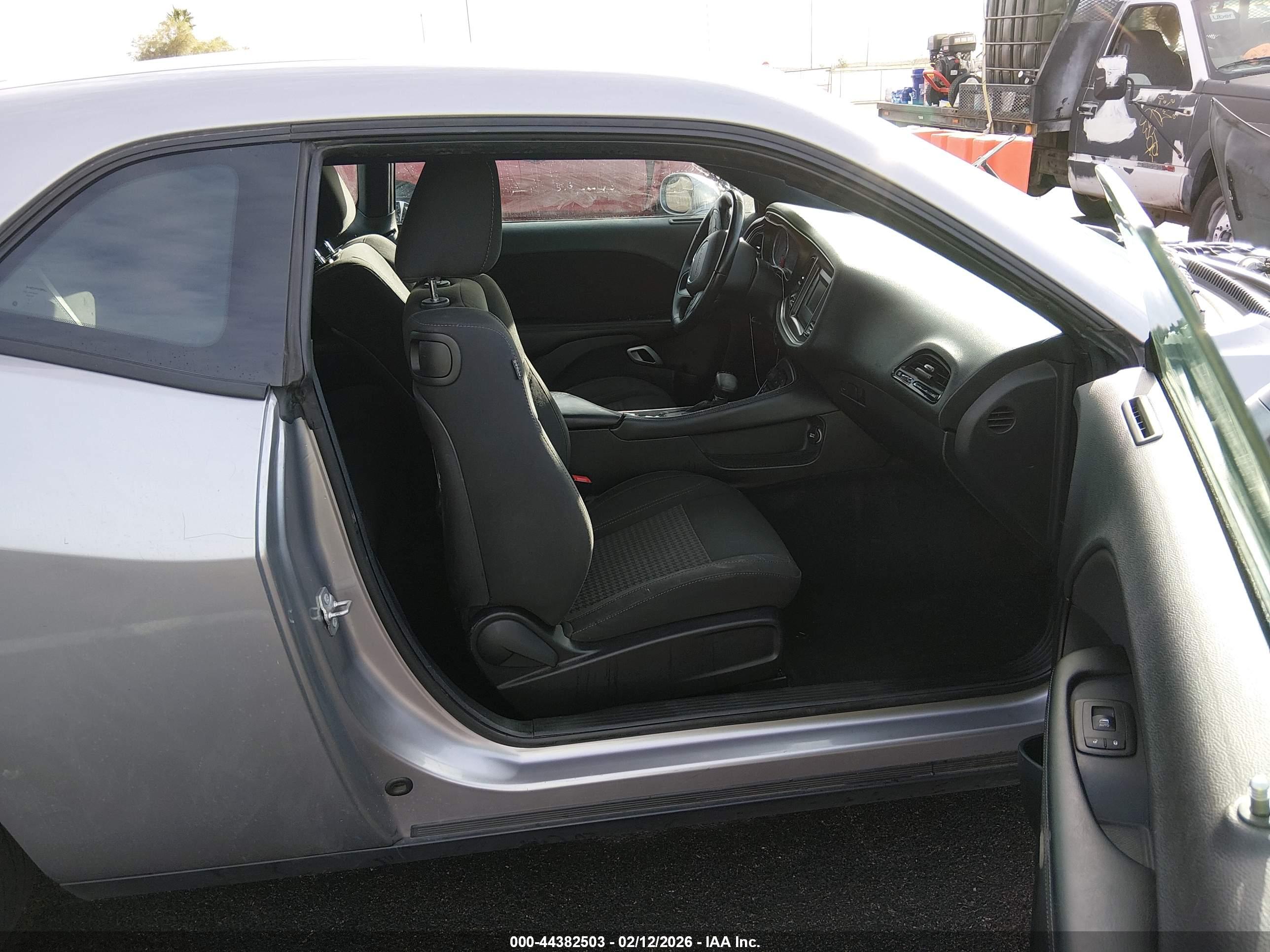 DODGE CHALLENGER image 5