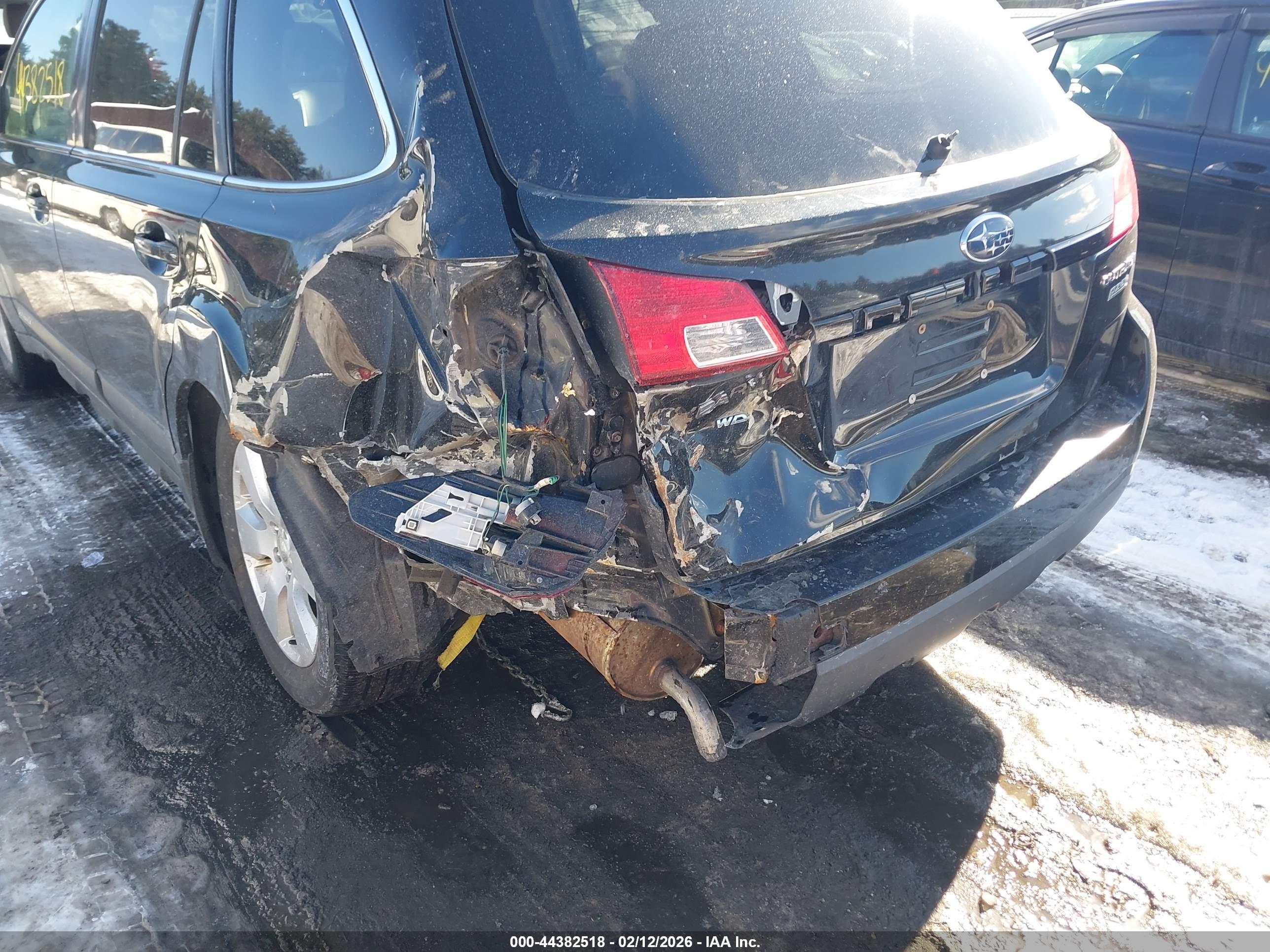 SUBARU OUTBACK image 6
