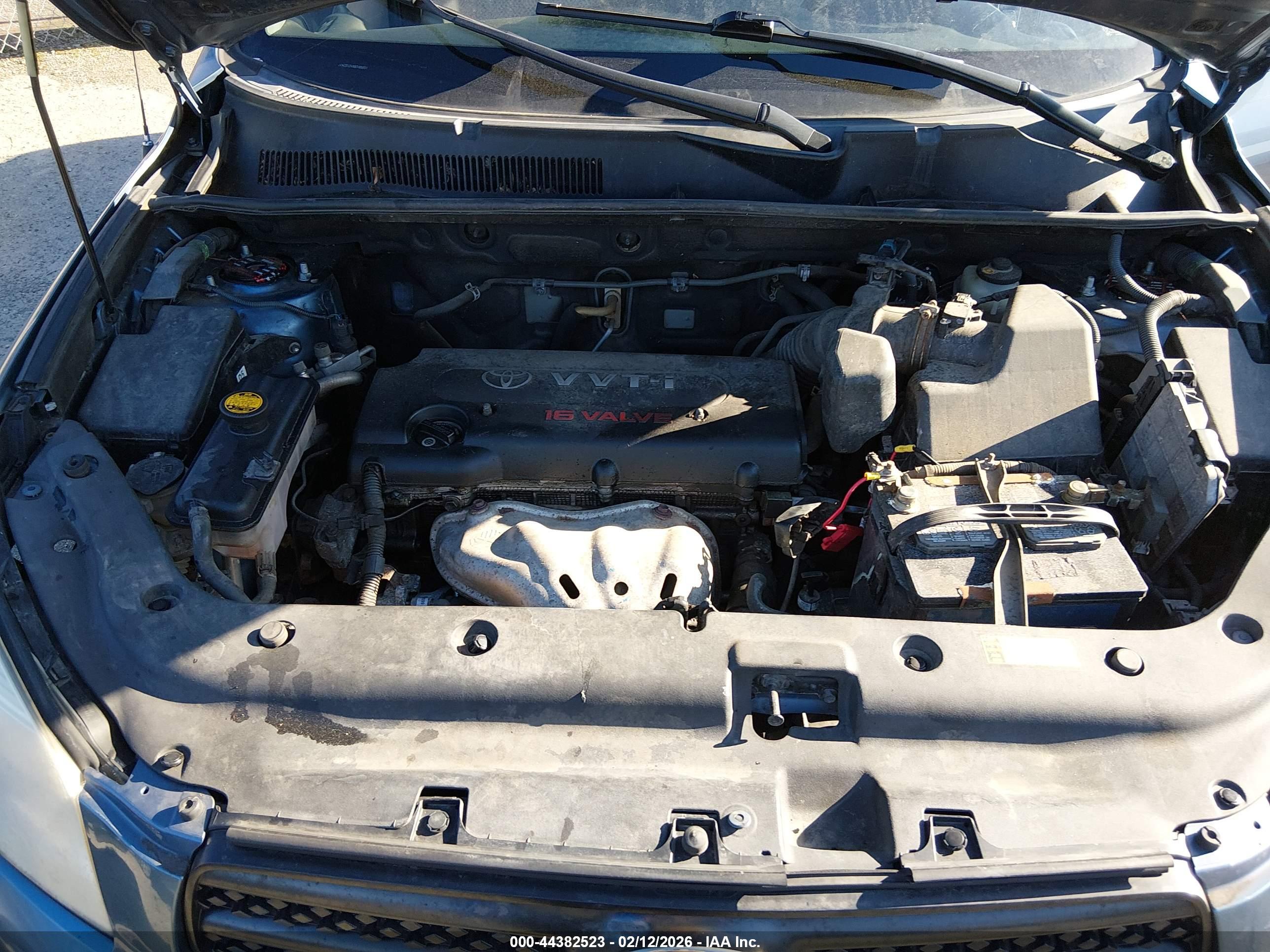 TOYOTA RAV4 image 10