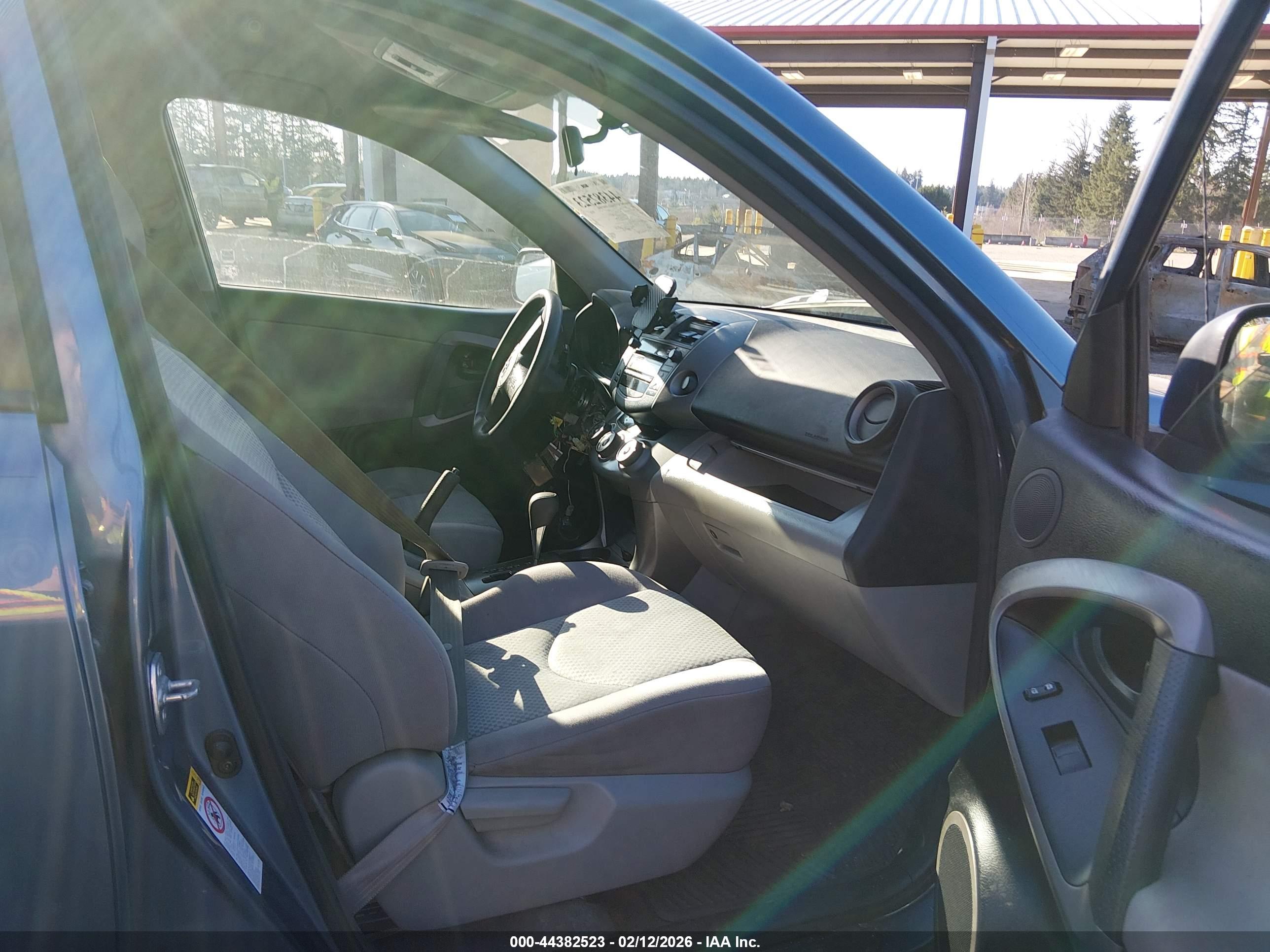 TOYOTA RAV4 image 5