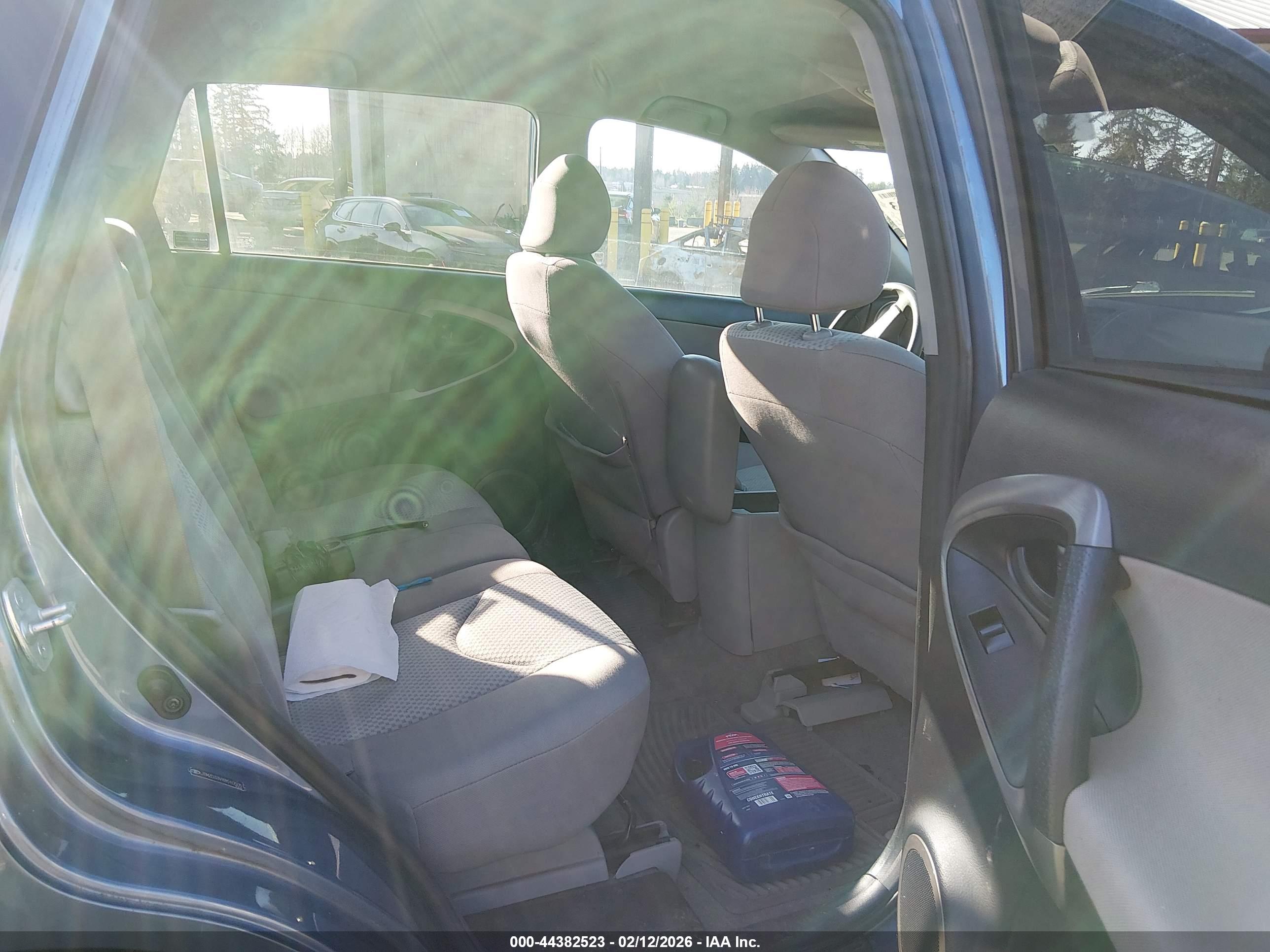 TOYOTA RAV4 image 8