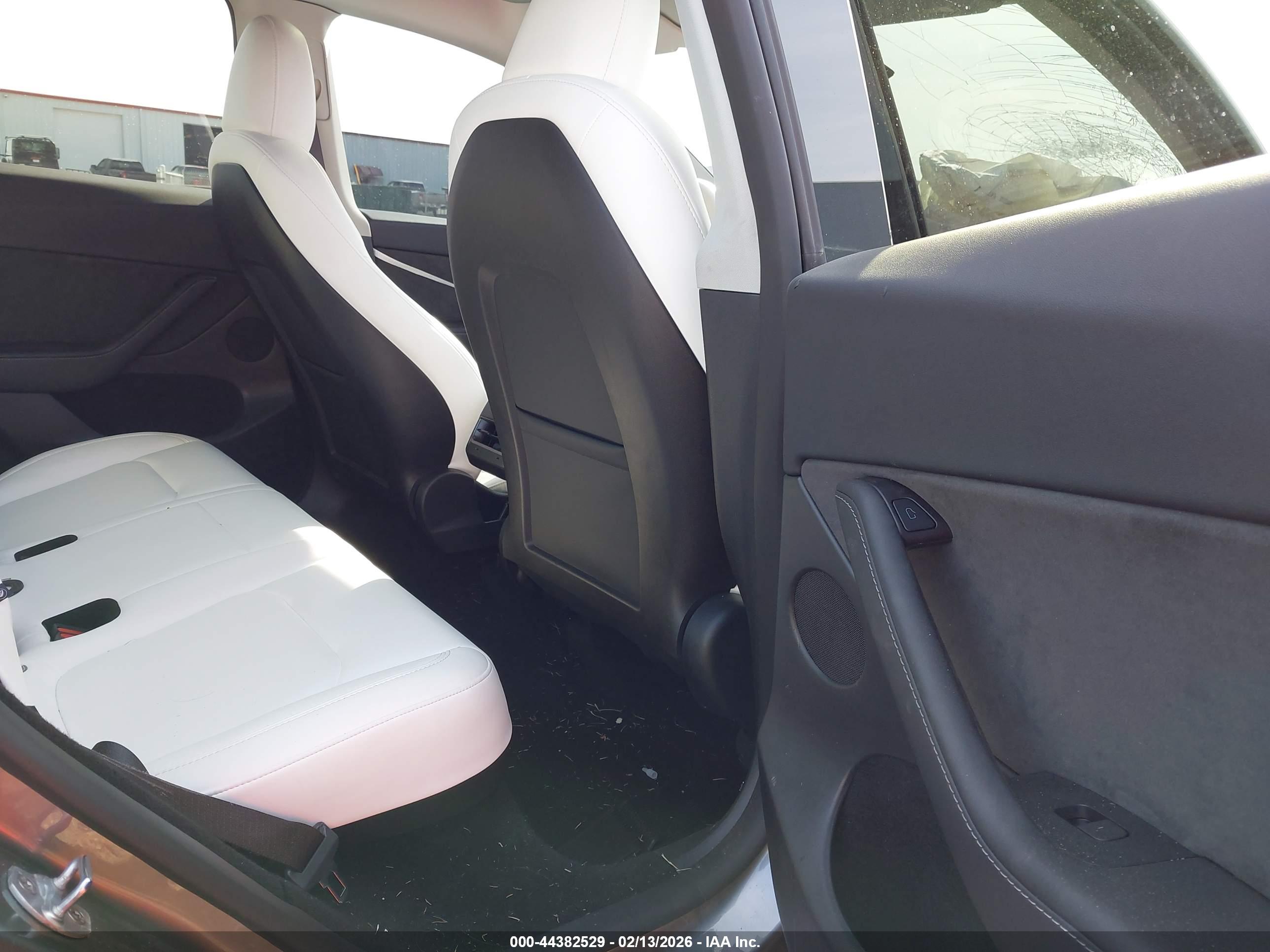 TESLA MODEL image 8
