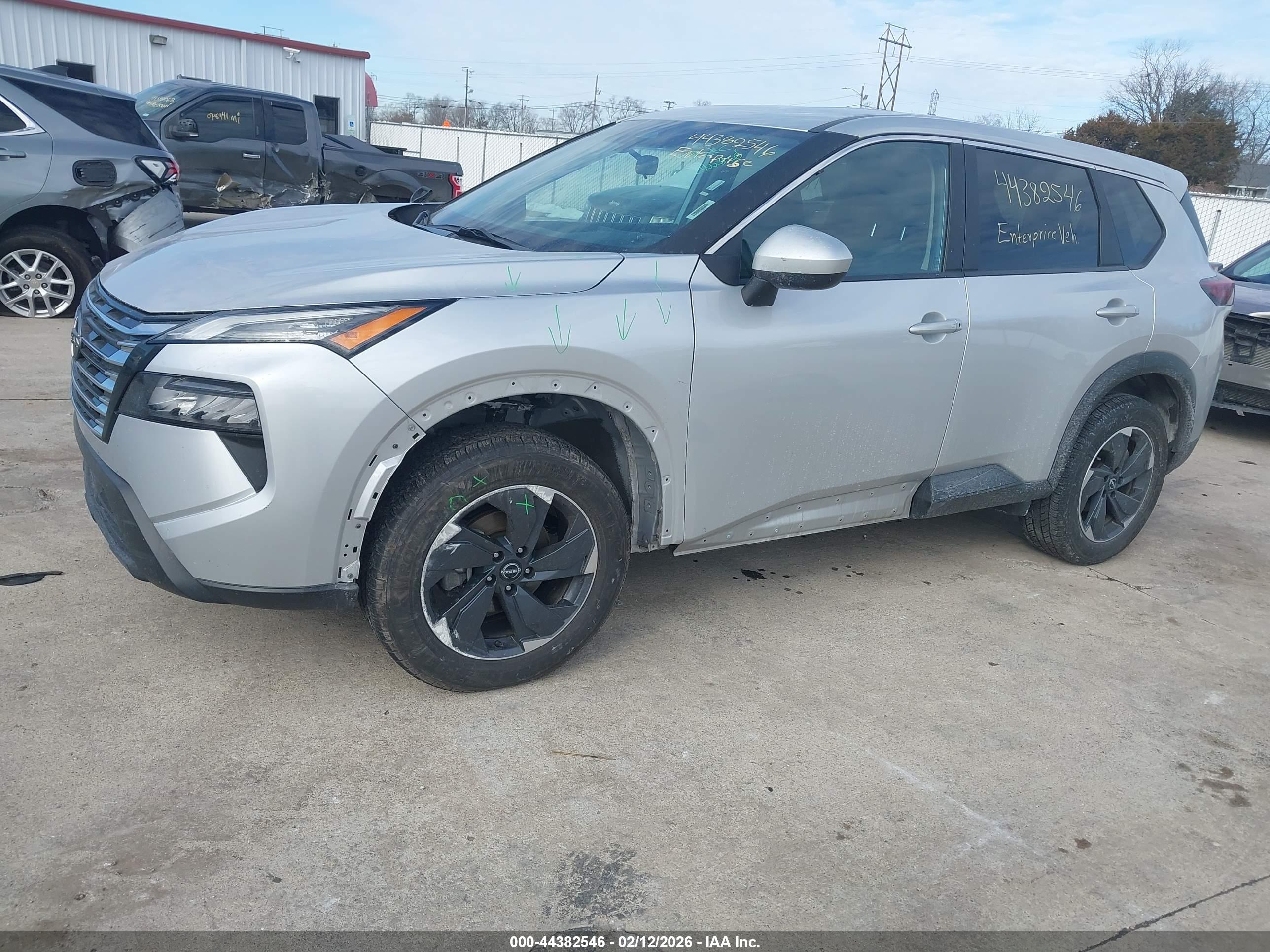NISSAN ROGUE image 2