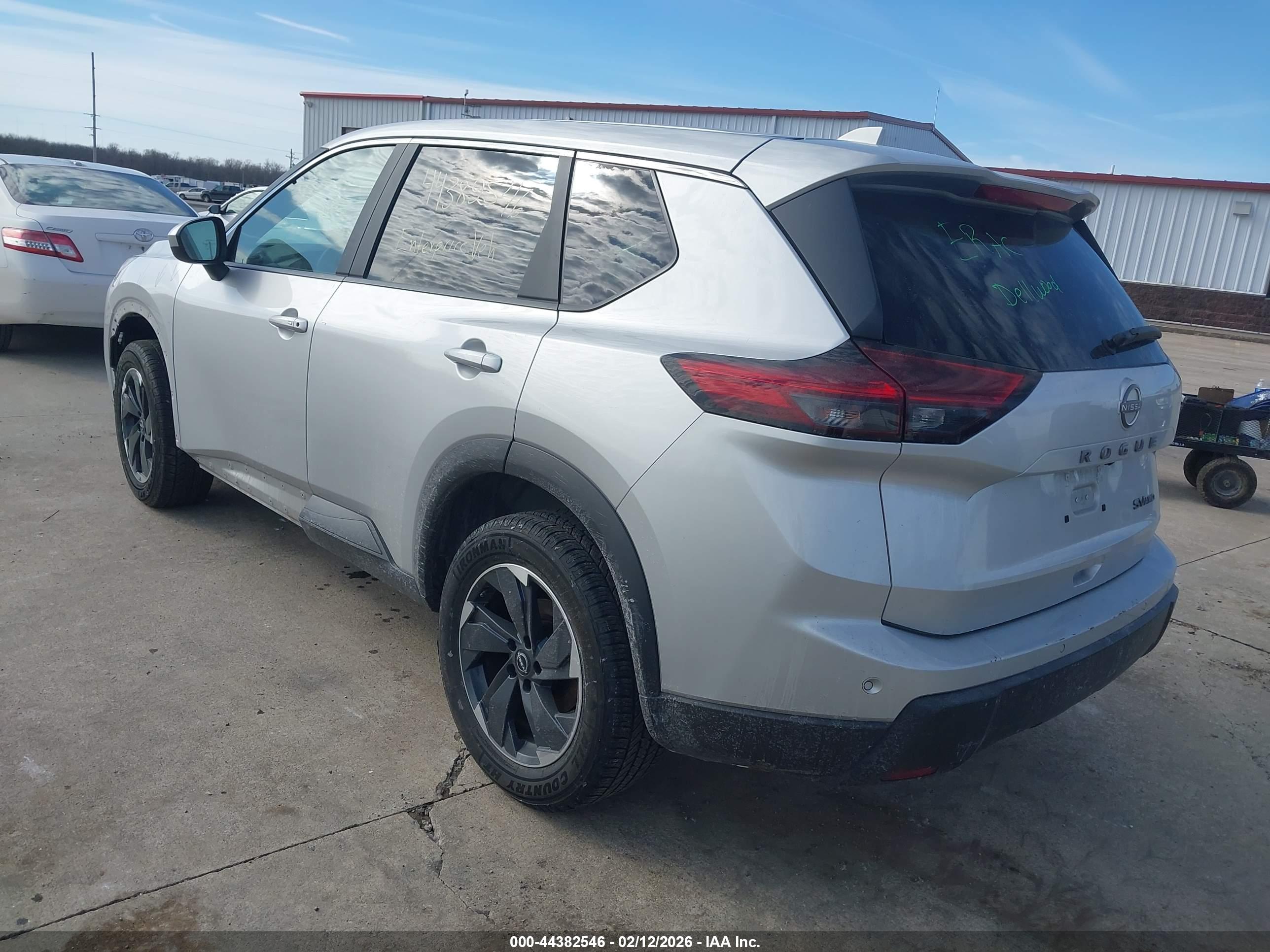 NISSAN ROGUE image 3