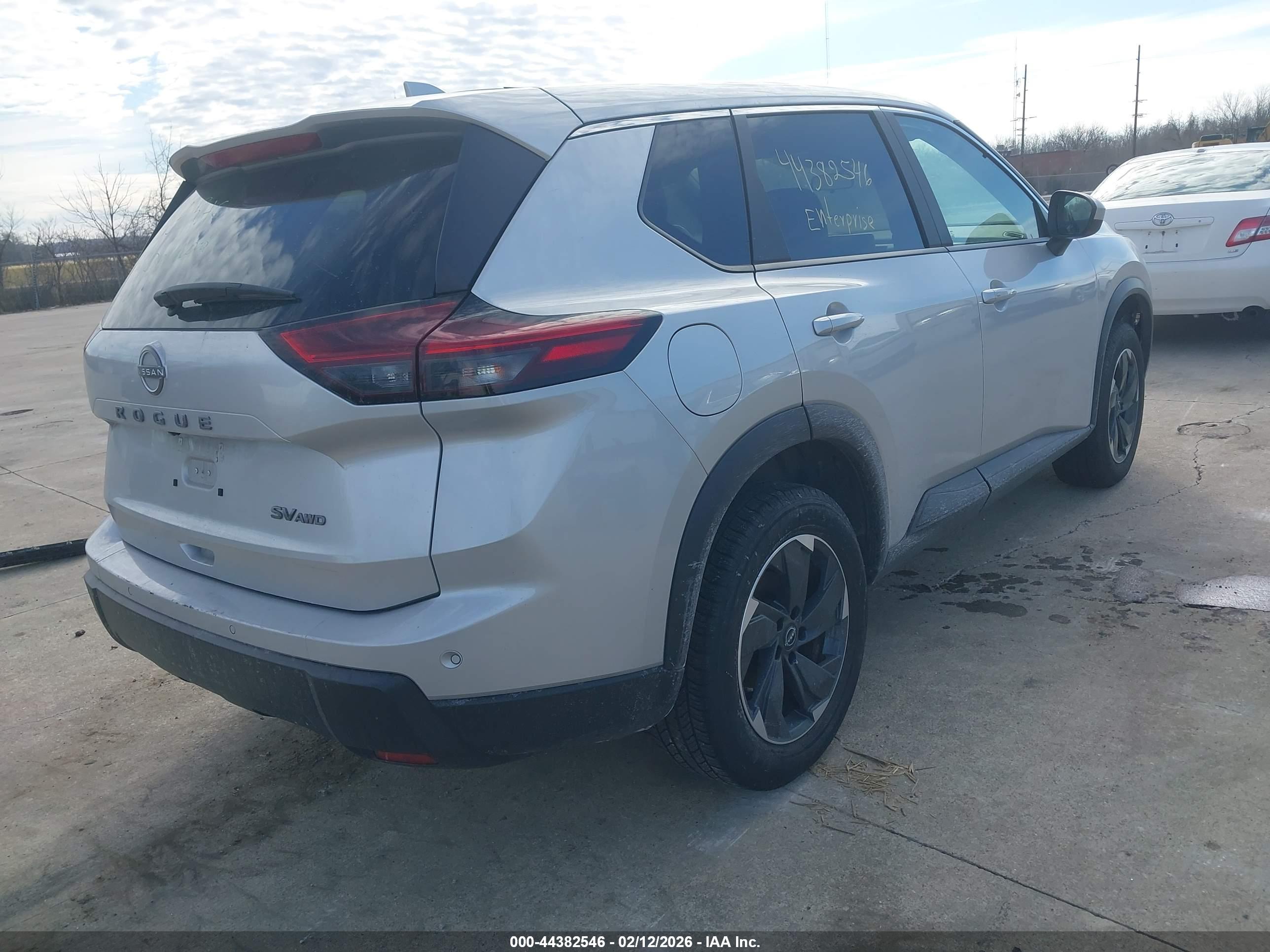 NISSAN ROGUE image 4