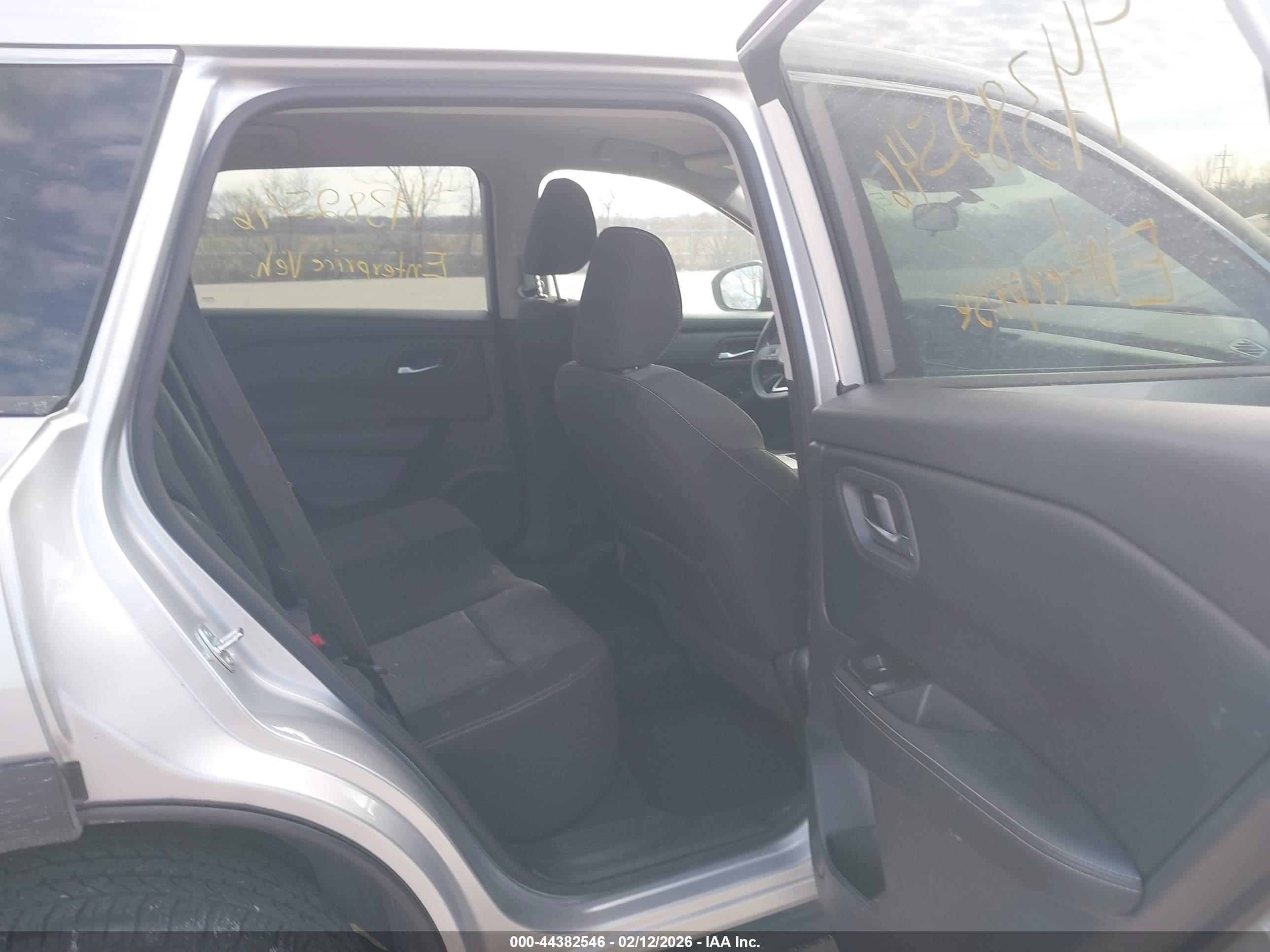 NISSAN ROGUE image 8