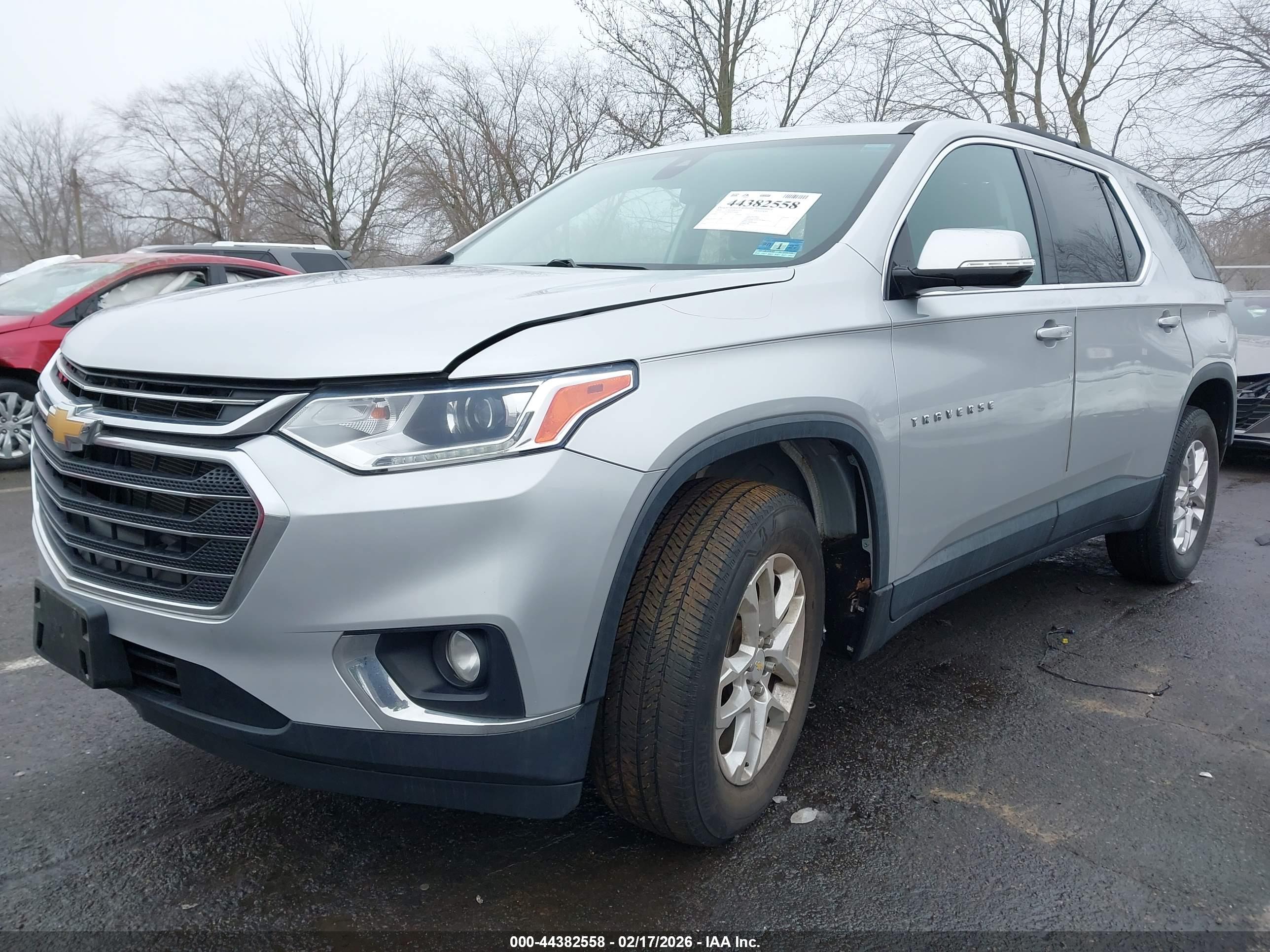 CHEVROLET TRAVERSE image 2