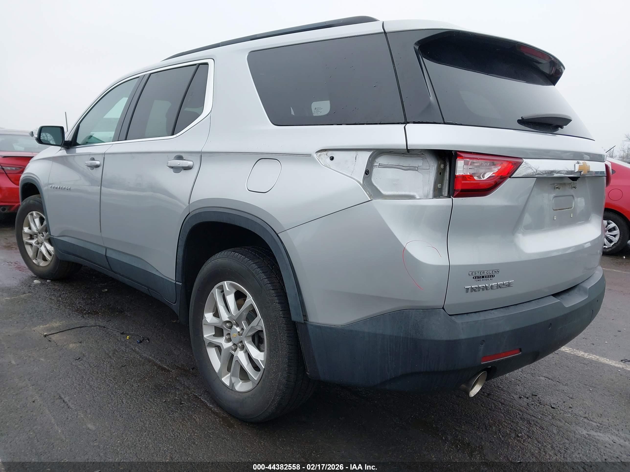 CHEVROLET TRAVERSE image 3