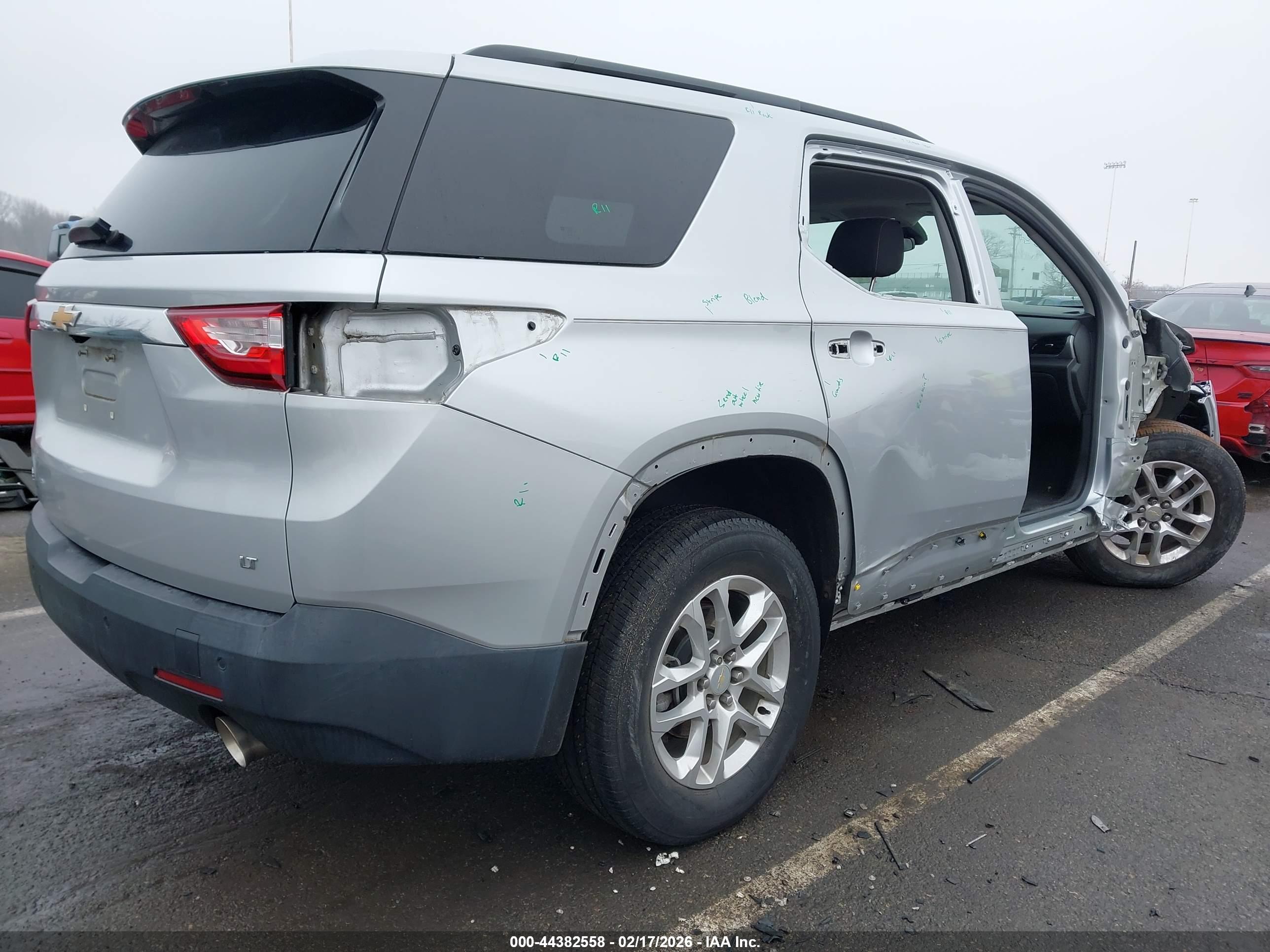 CHEVROLET TRAVERSE image 4