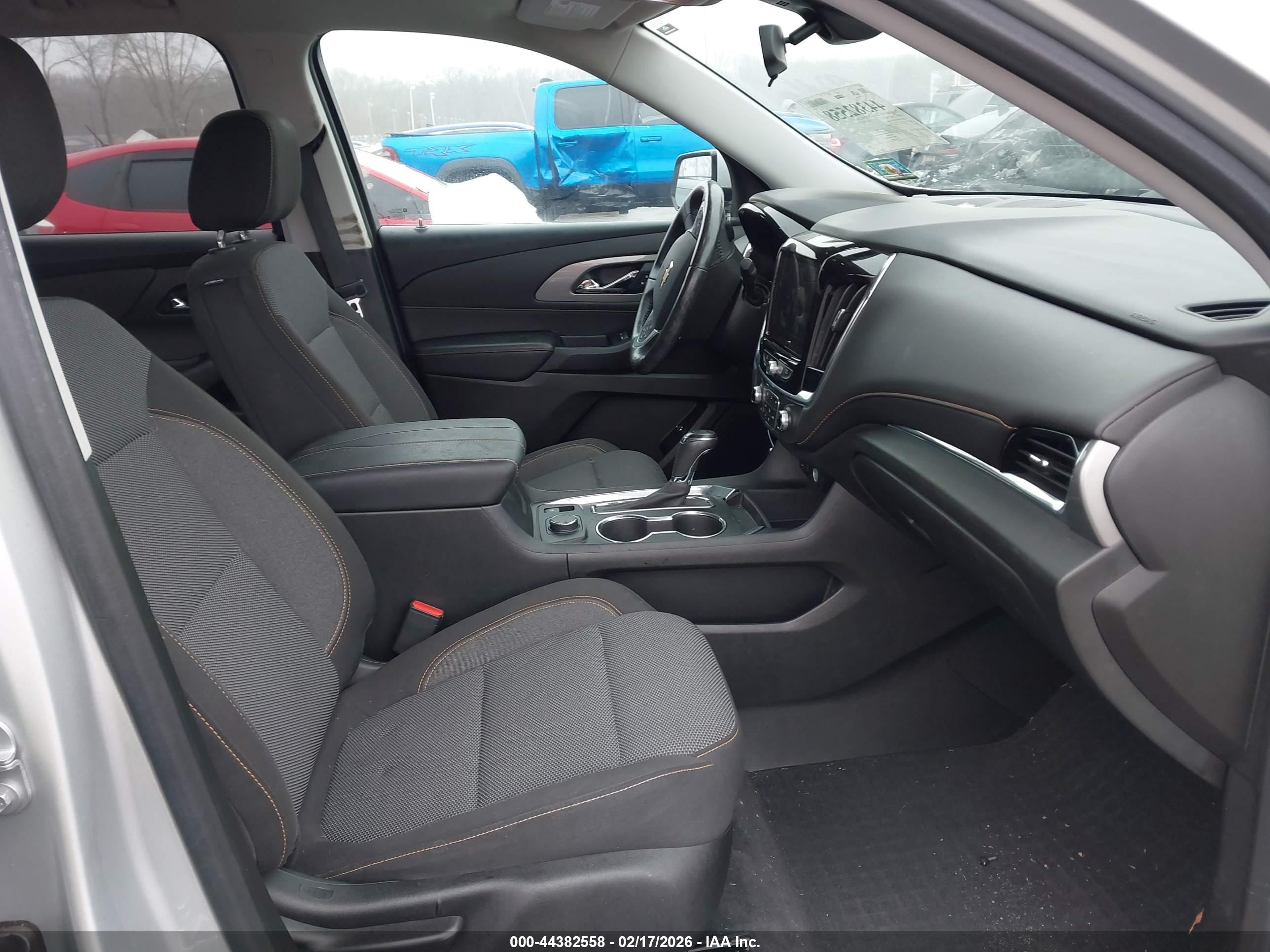 CHEVROLET TRAVERSE image 5