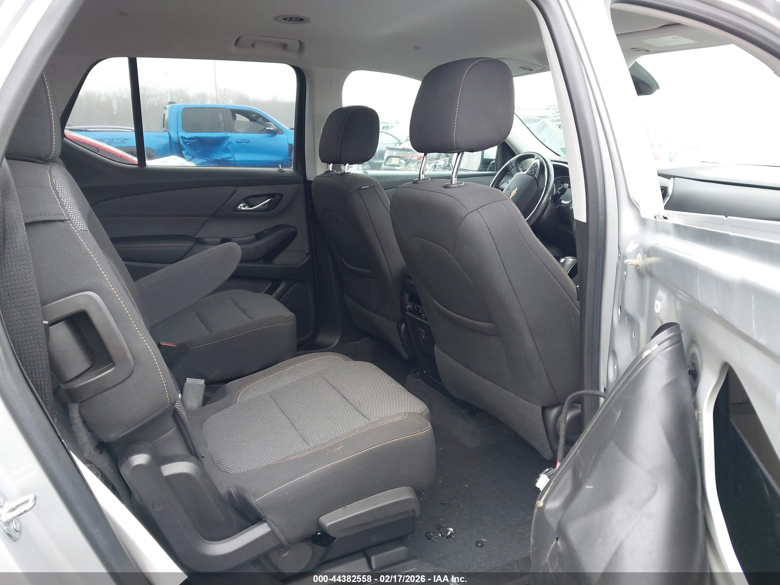 CHEVROLET TRAVERSE image 8
