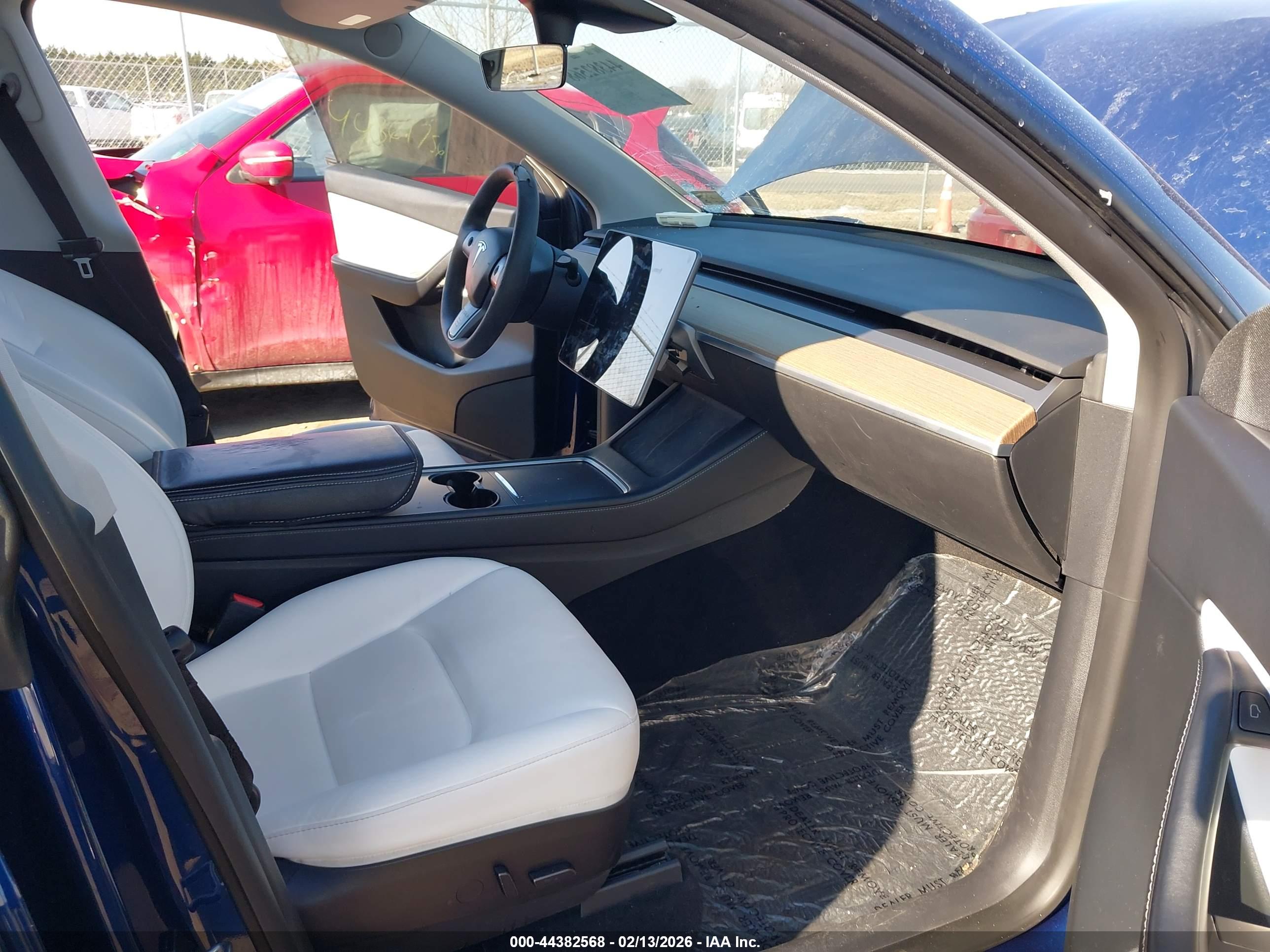 TESLA MODEL image 5