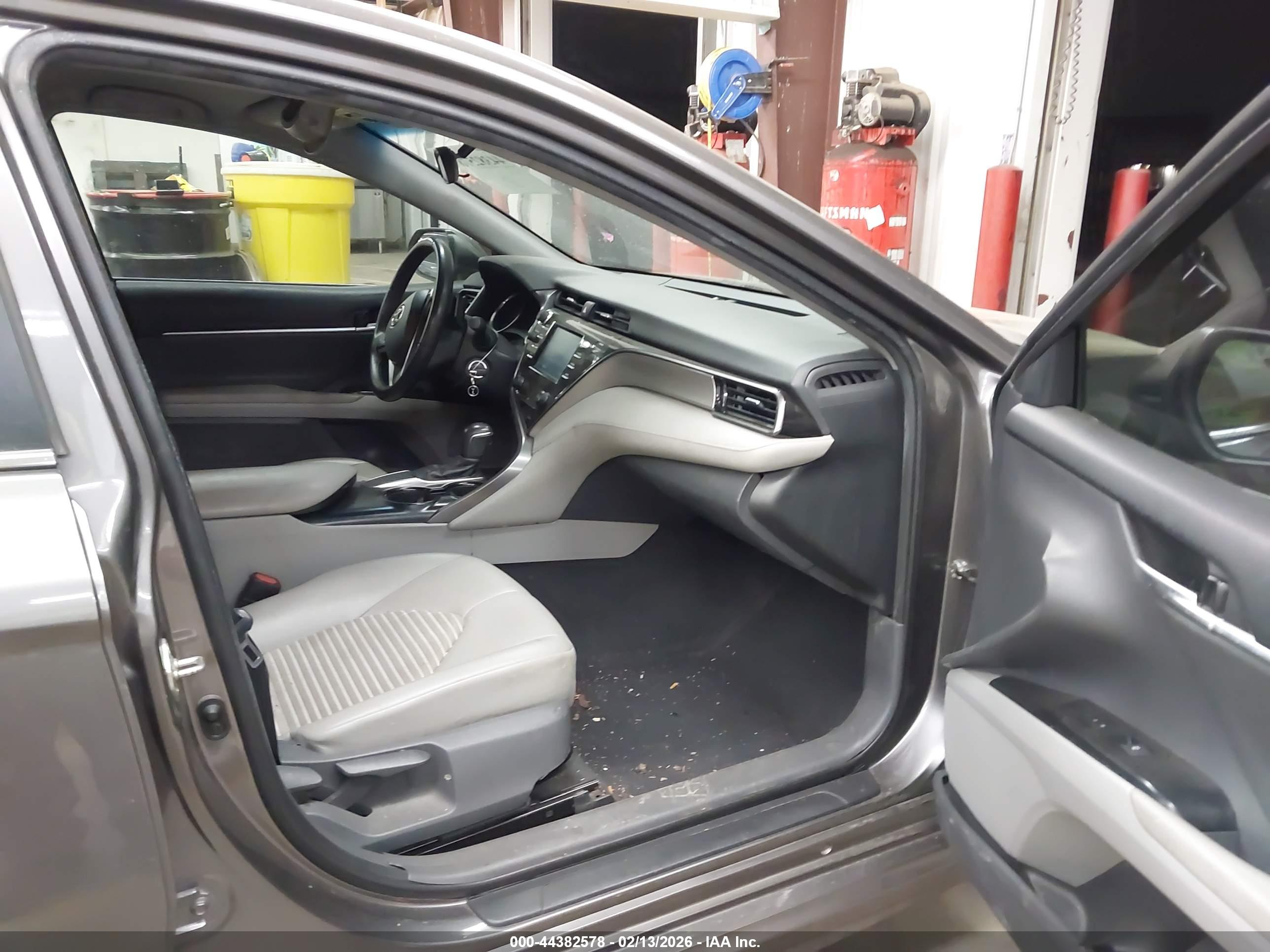 TOYOTA CAMRY image 5