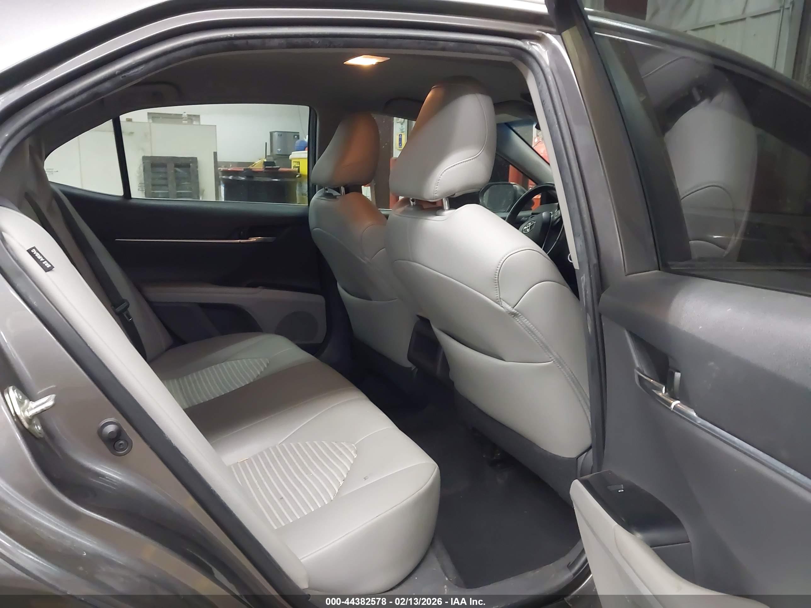 TOYOTA CAMRY image 8