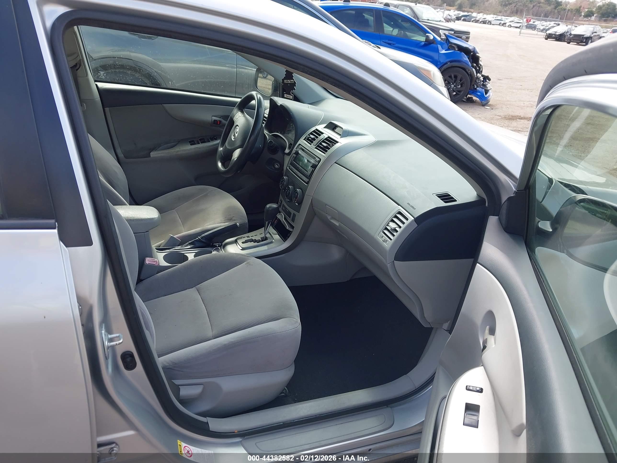 TOYOTA COROLLA image 5