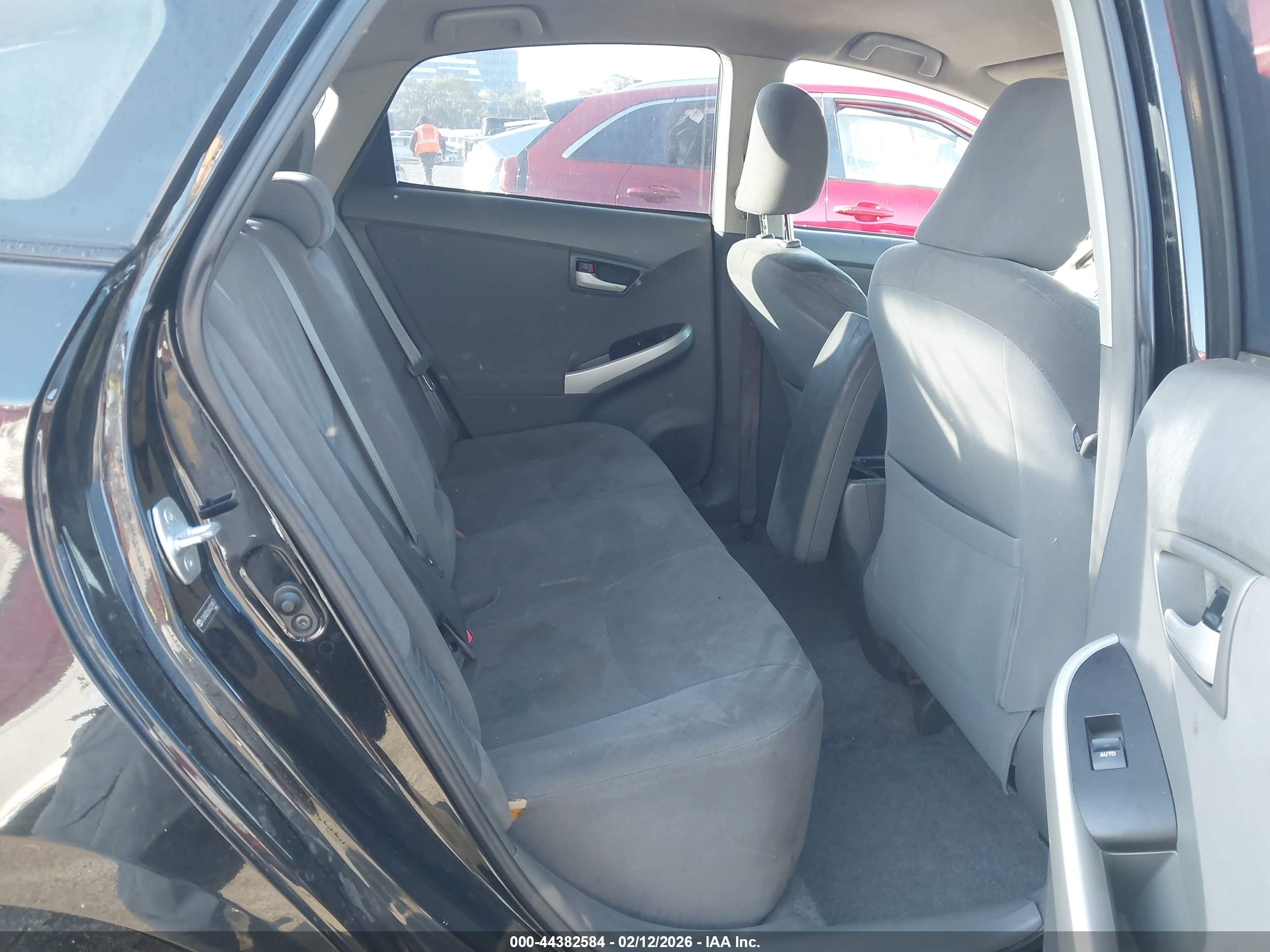 TOYOTA PRIUS image 8