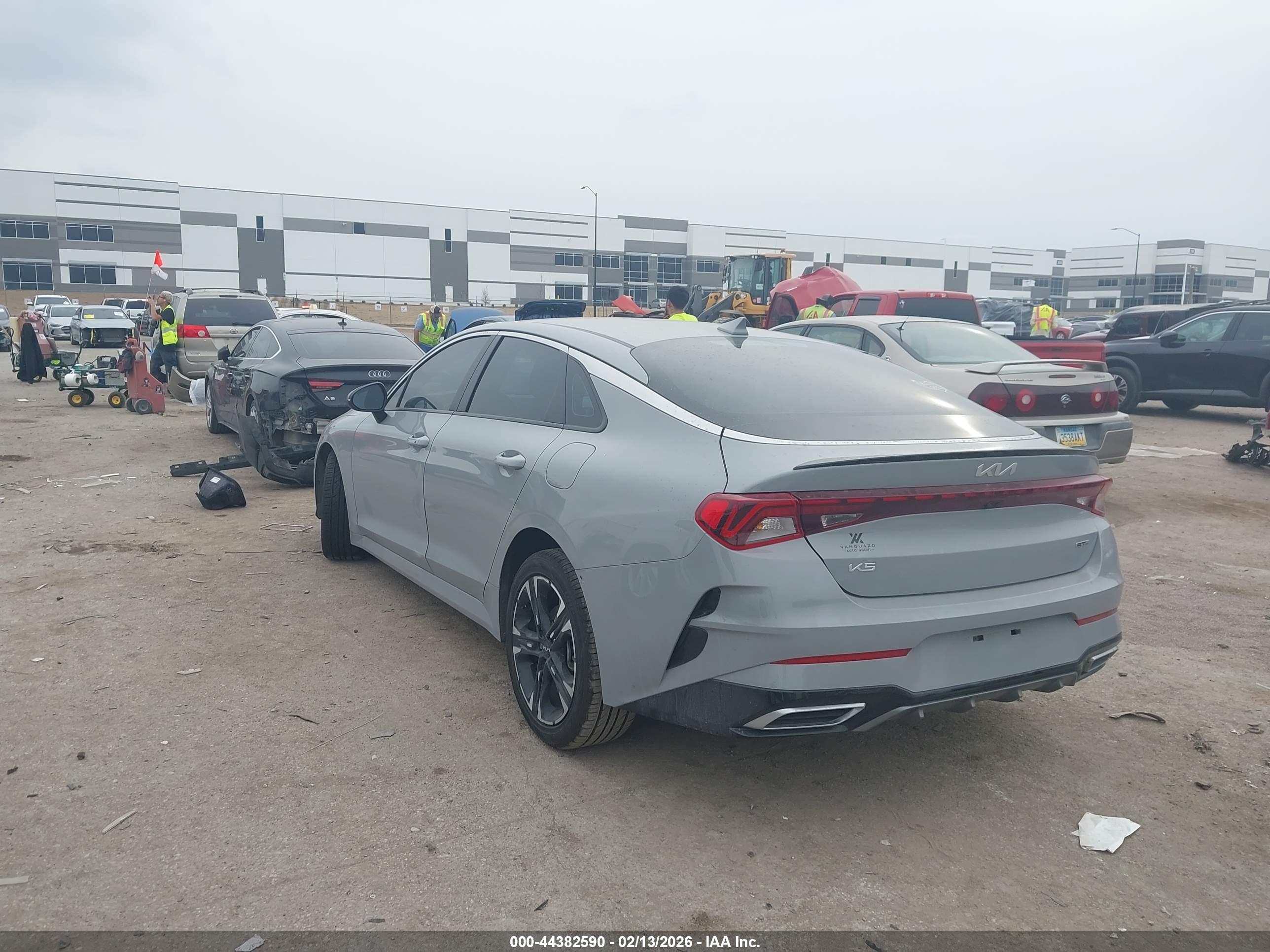KIA K5 image 3