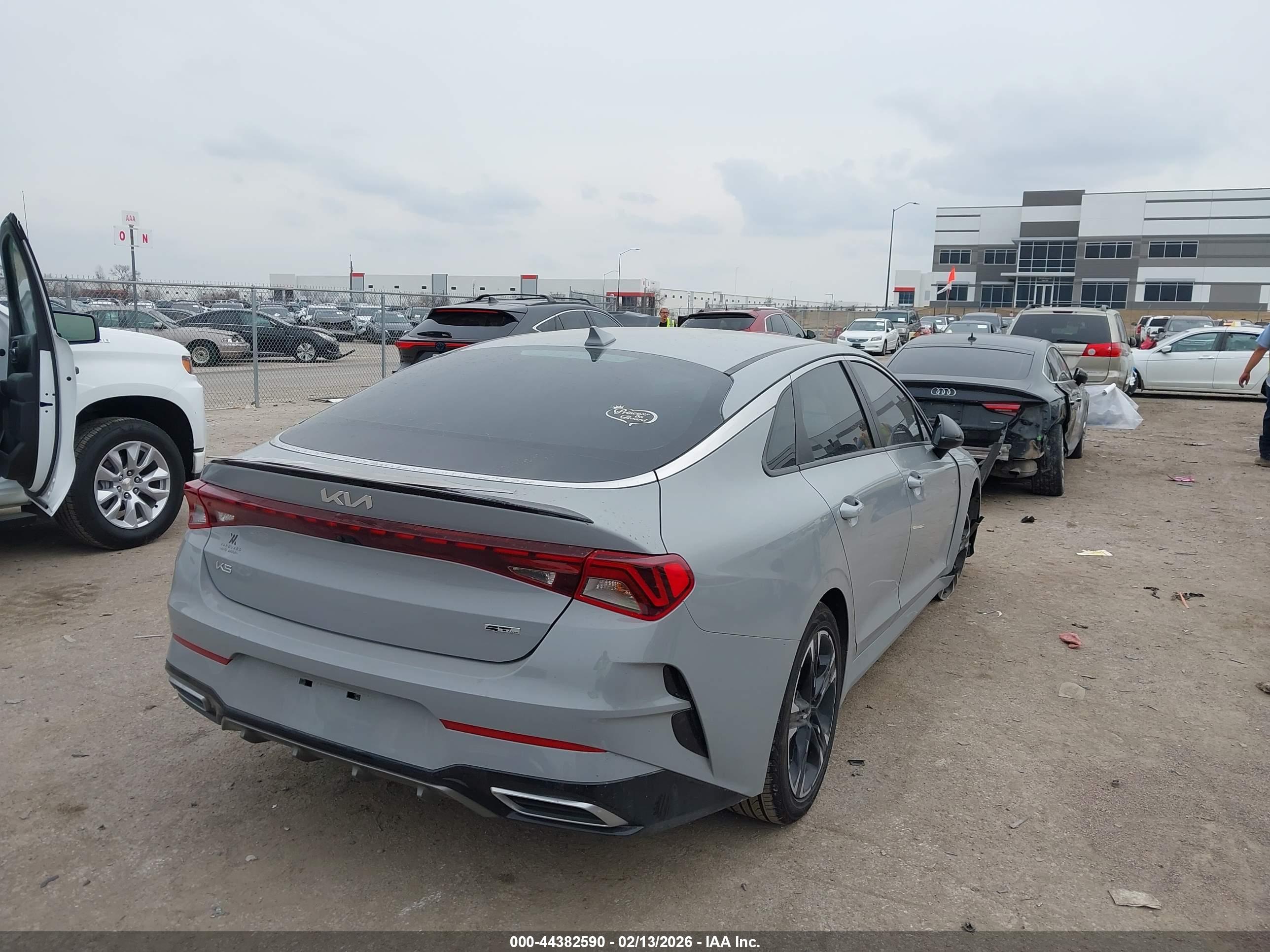 KIA K5 image 4