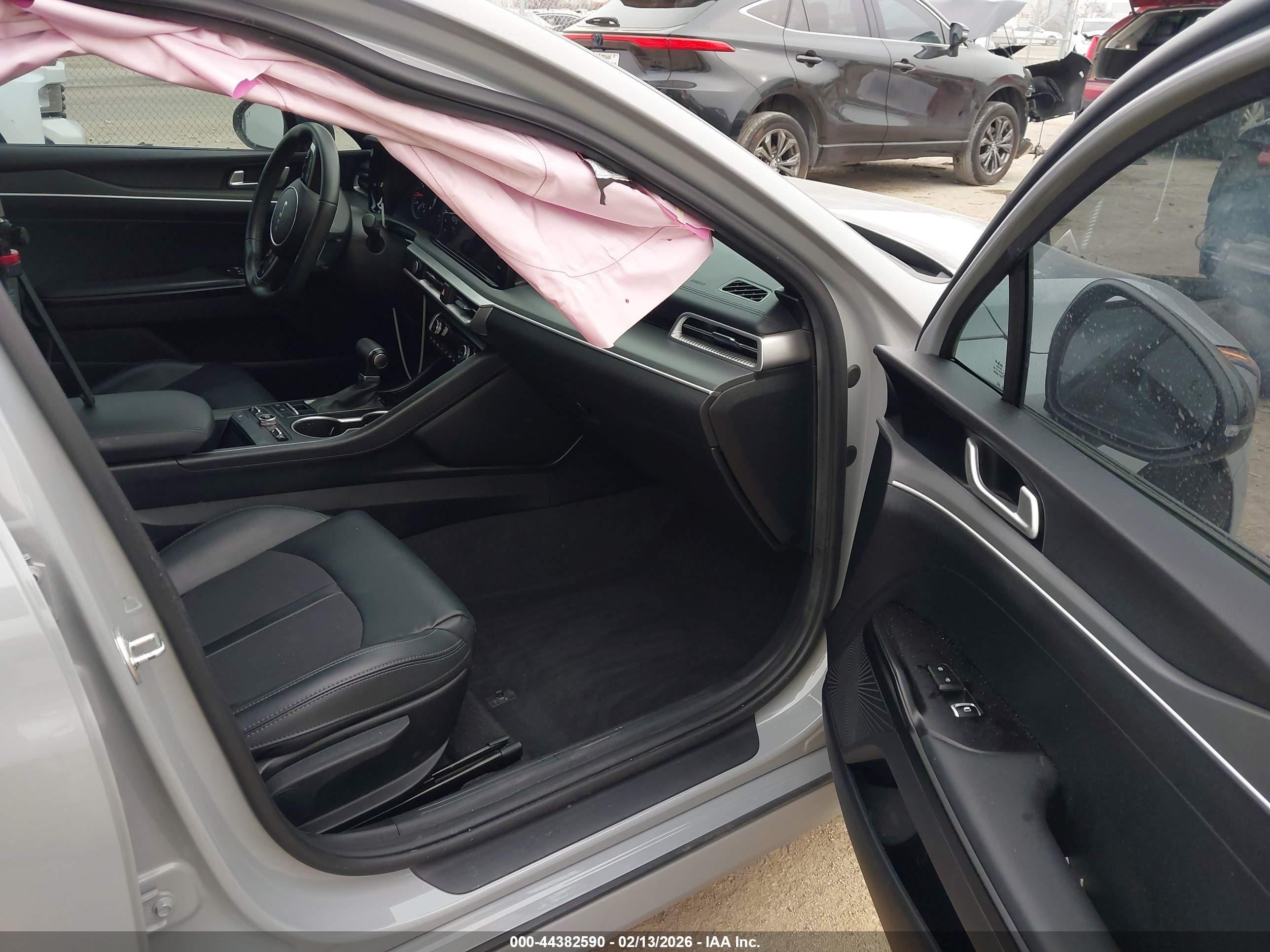 KIA K5 image 5