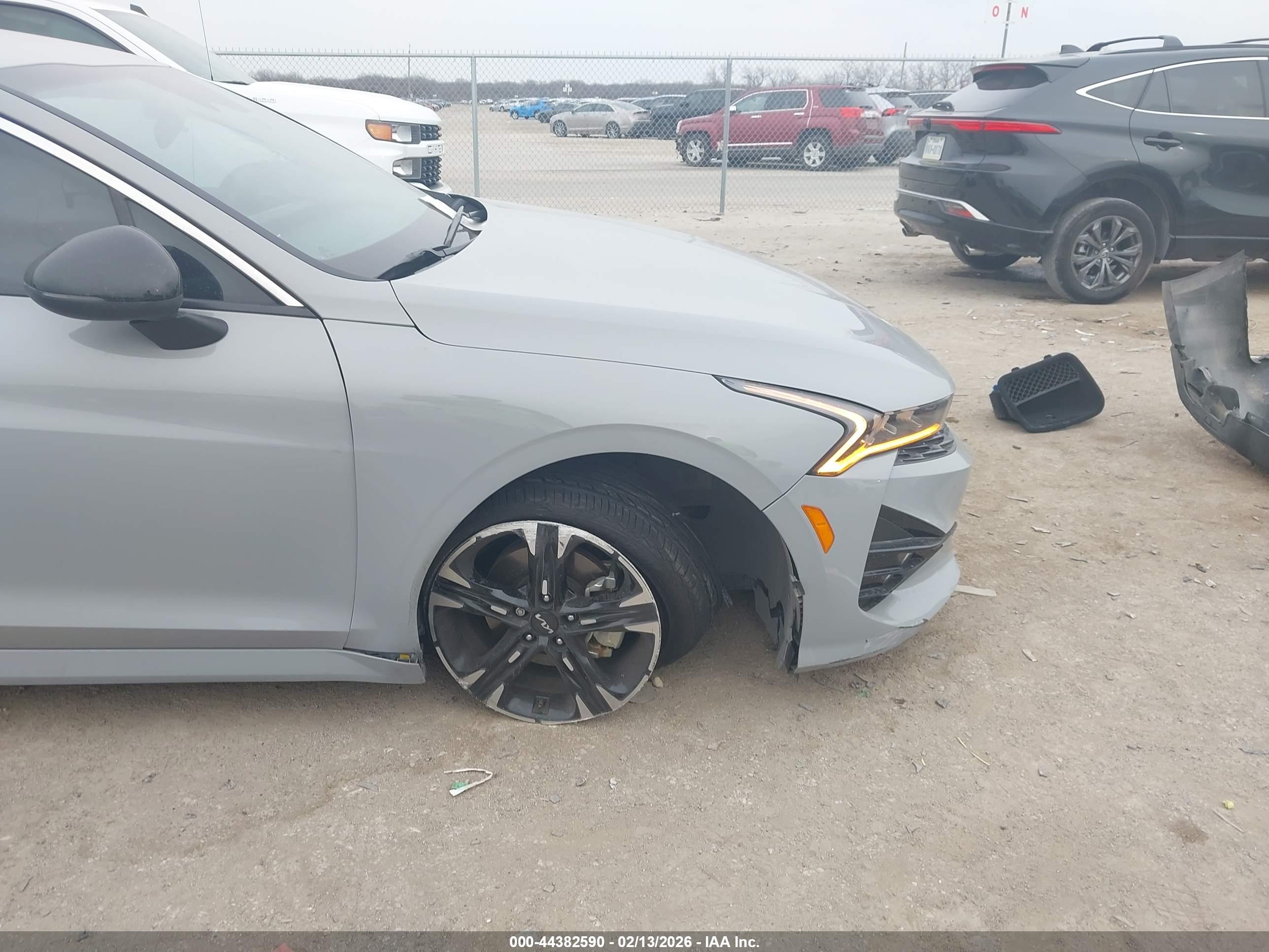 KIA K5 image 6