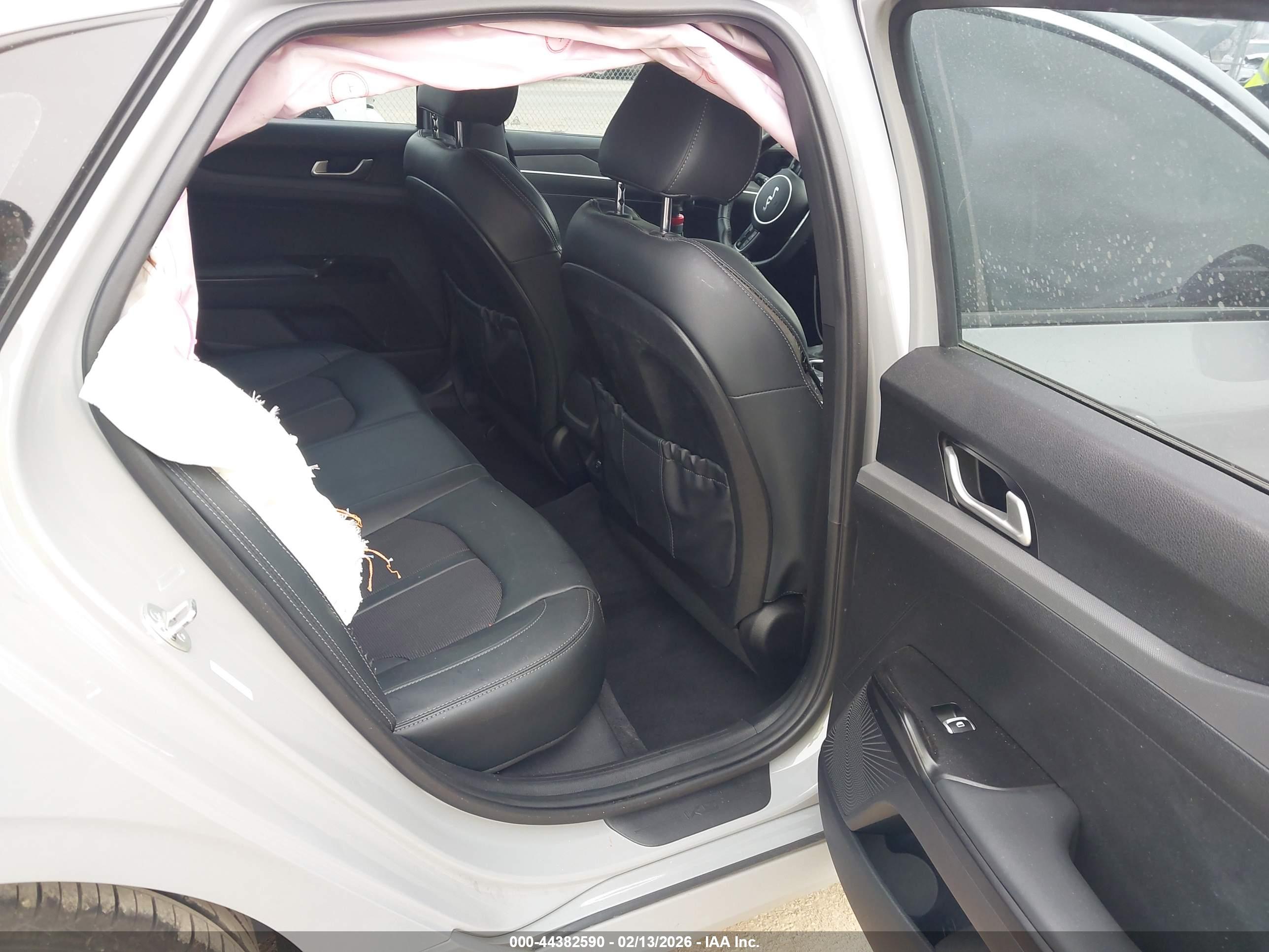 KIA K5 image 8