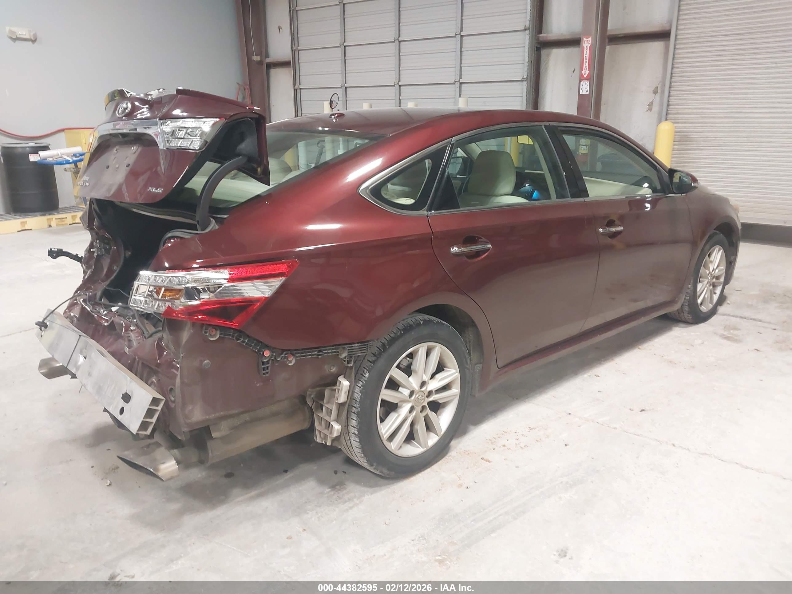 TOYOTA AVALON image 4