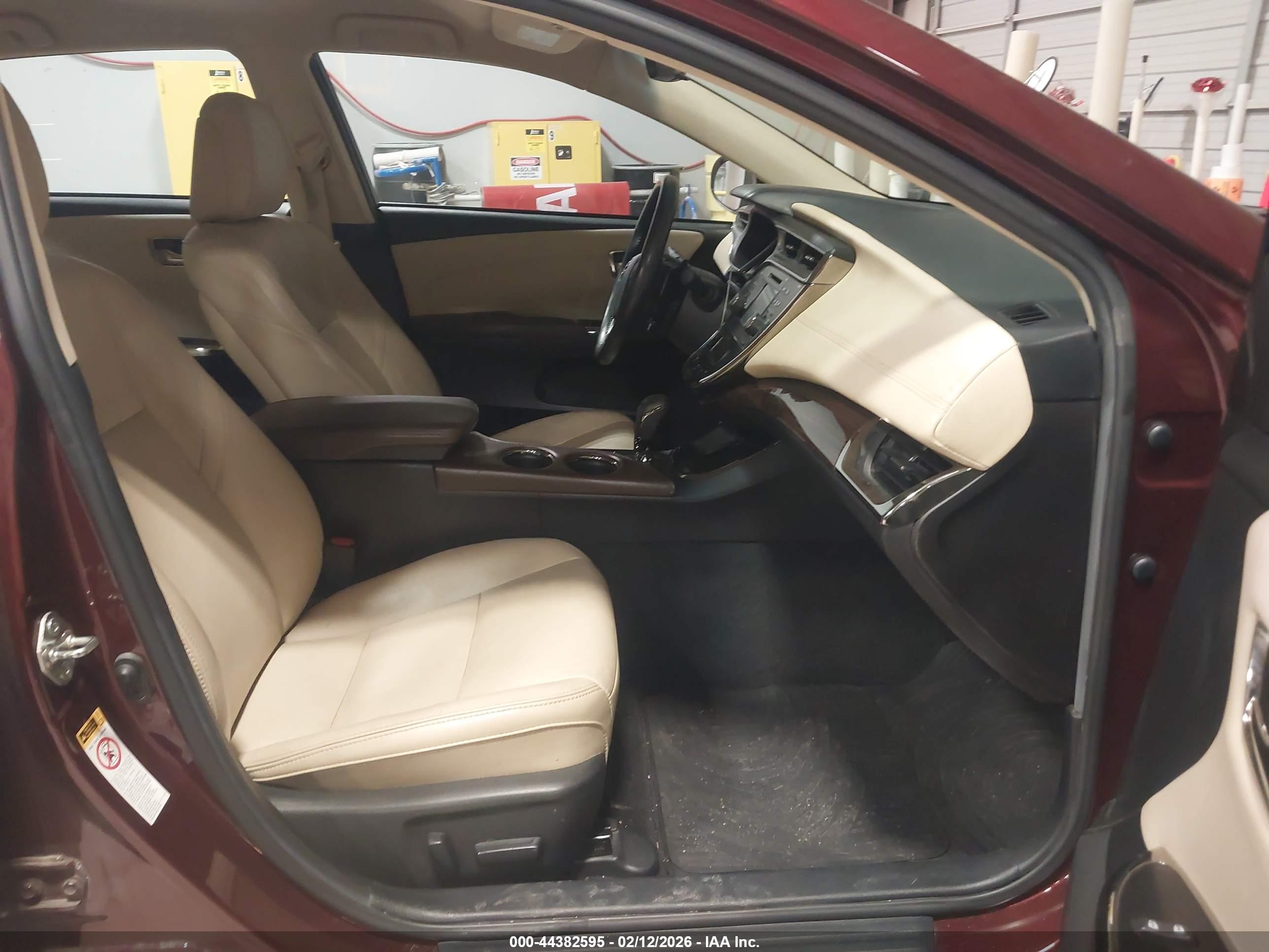 TOYOTA AVALON image 5
