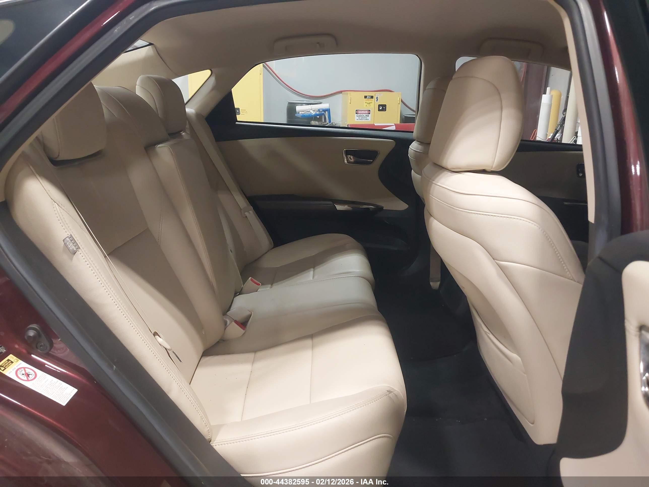 TOYOTA AVALON image 8
