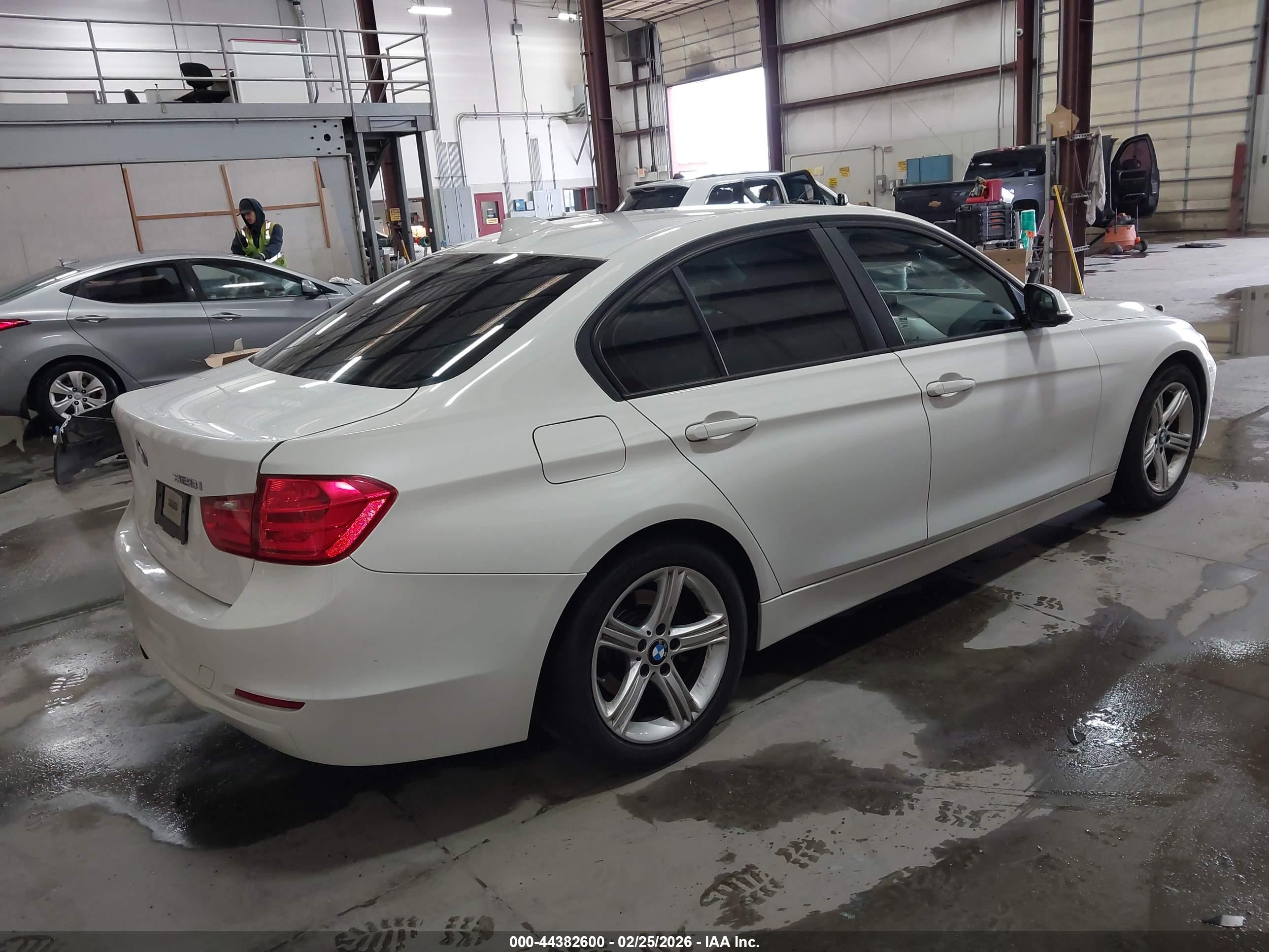 BMW 328I image 4