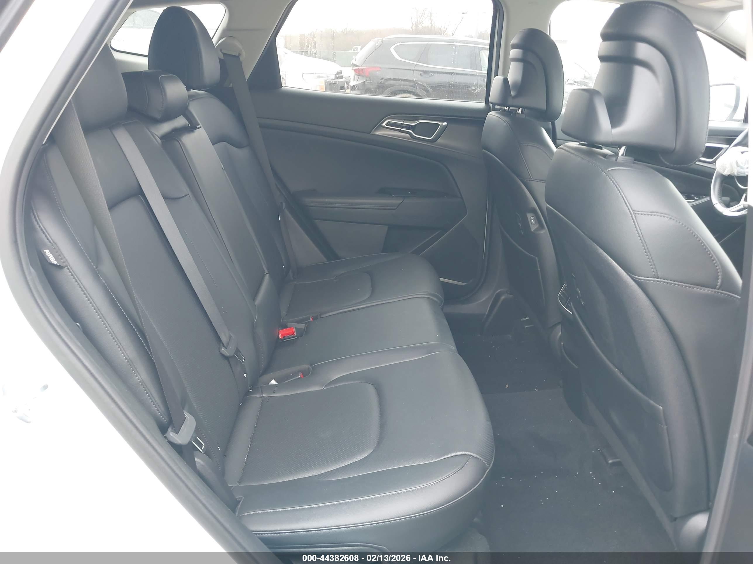 KIA SPORTAGE image 8