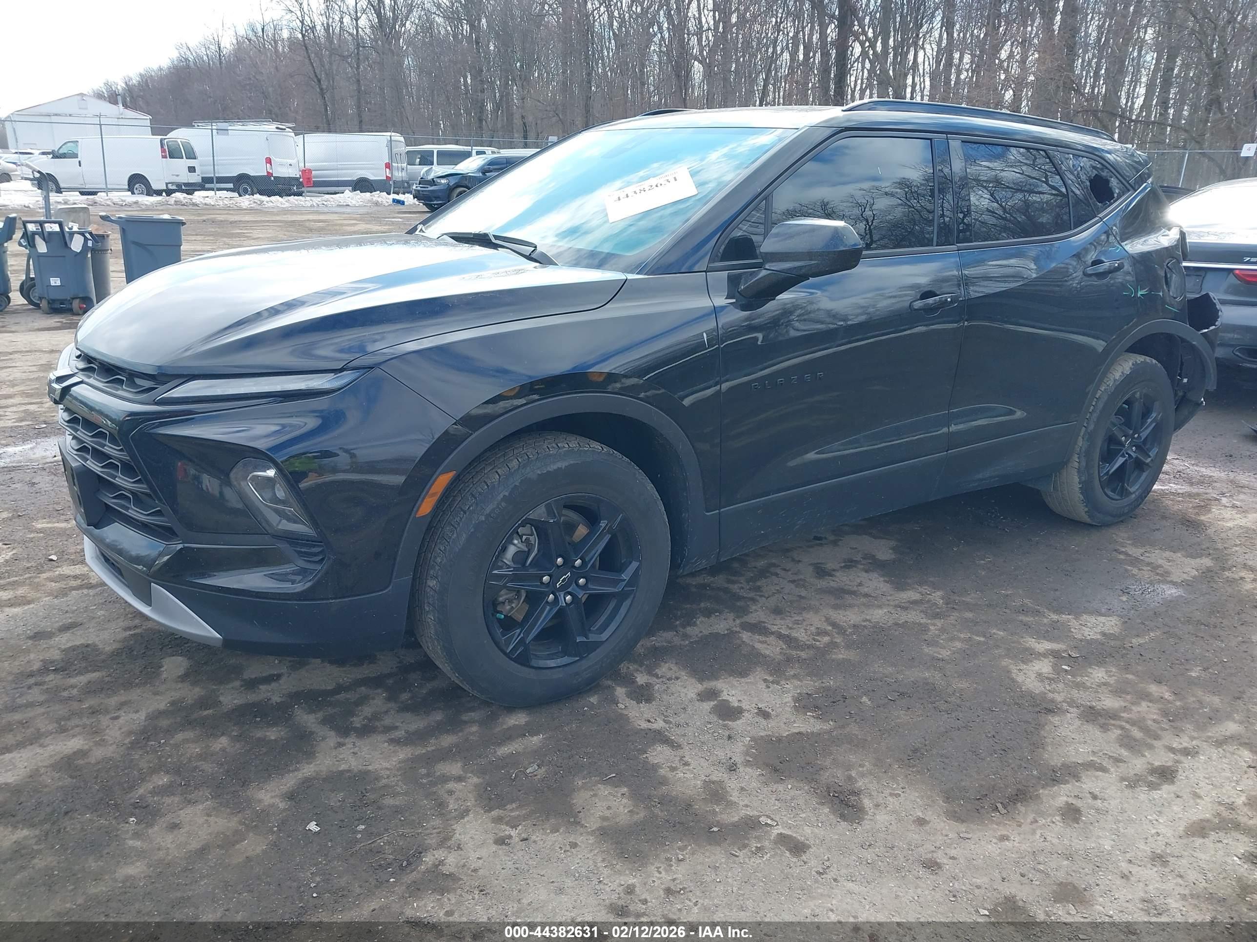 CHEVROLET BLAZER image 2