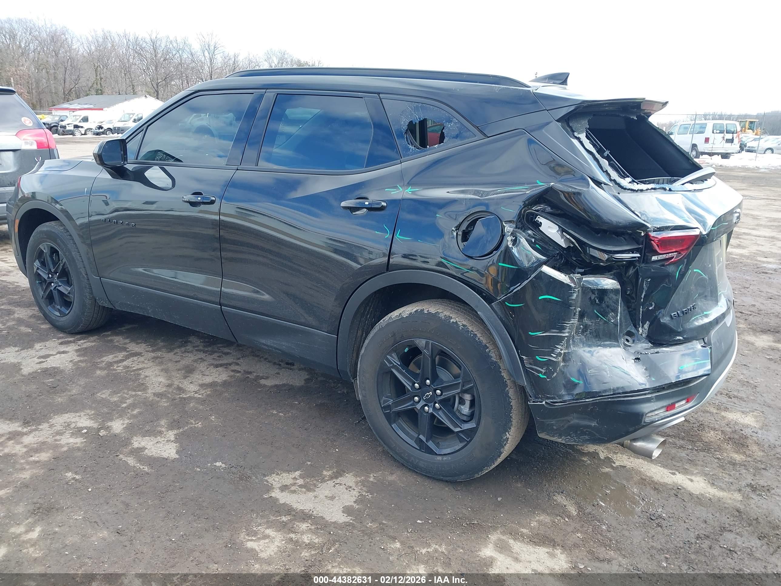 CHEVROLET BLAZER image 3