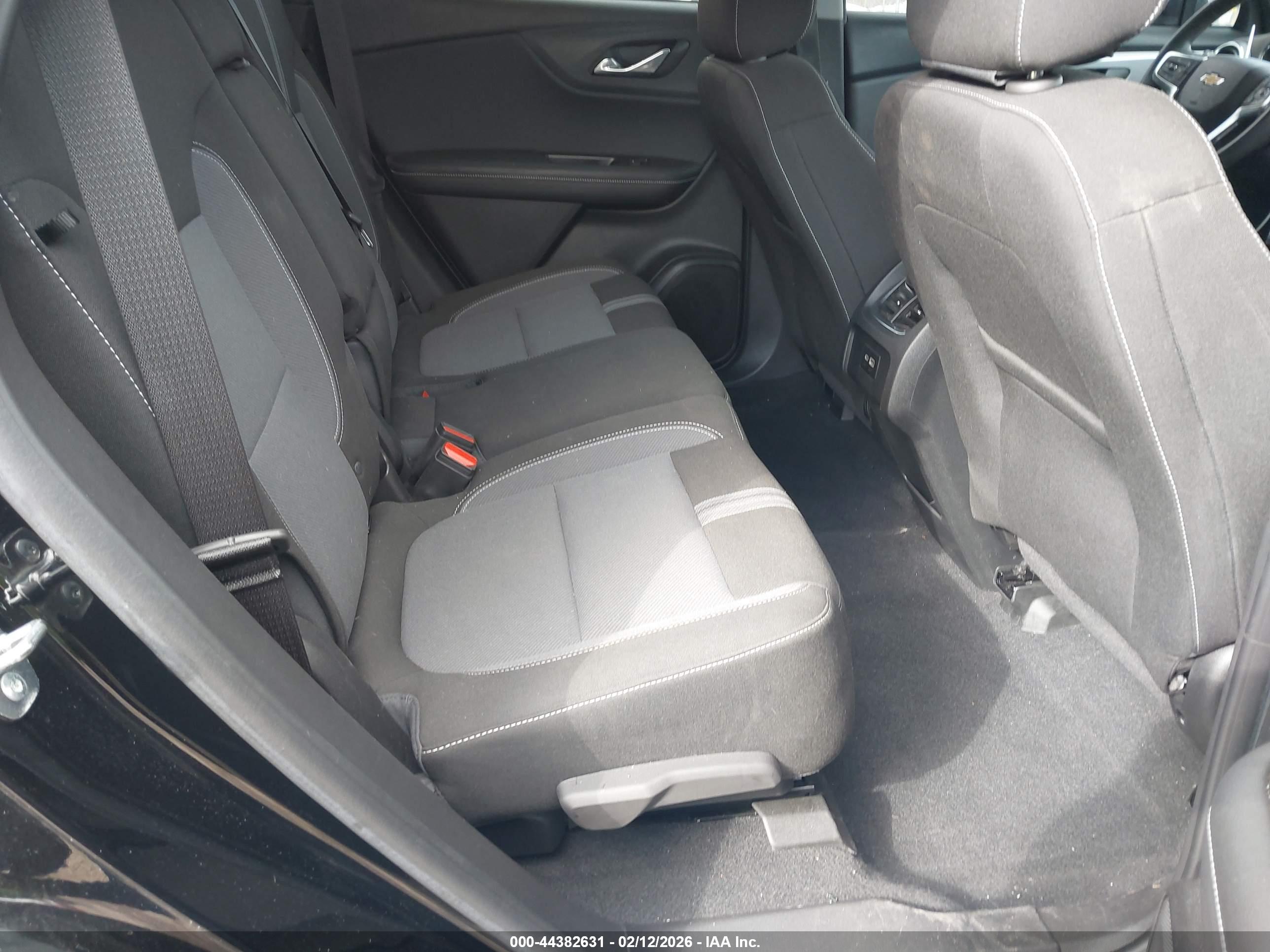 CHEVROLET BLAZER image 8