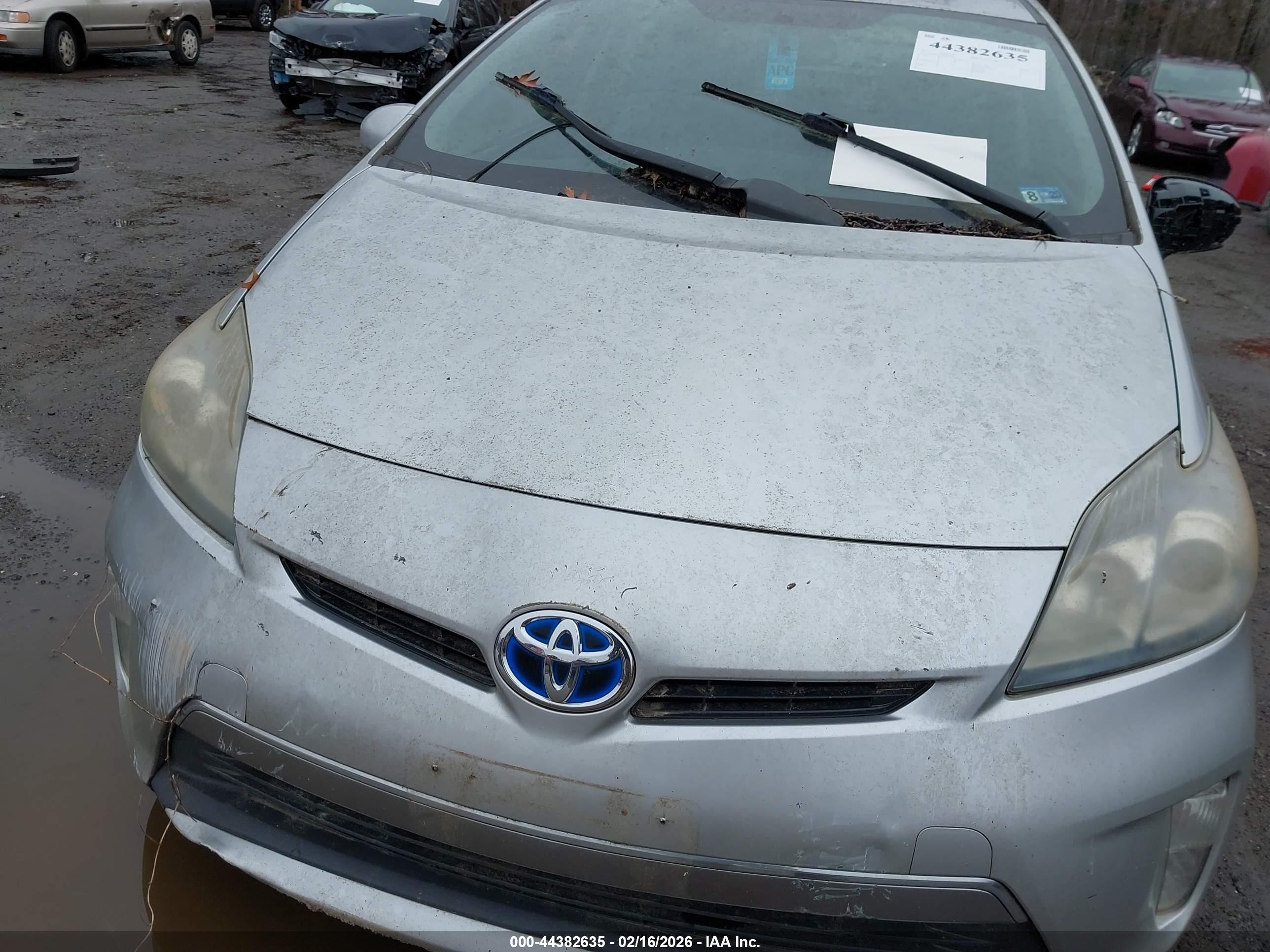 TOYOTA PRIUS image 10