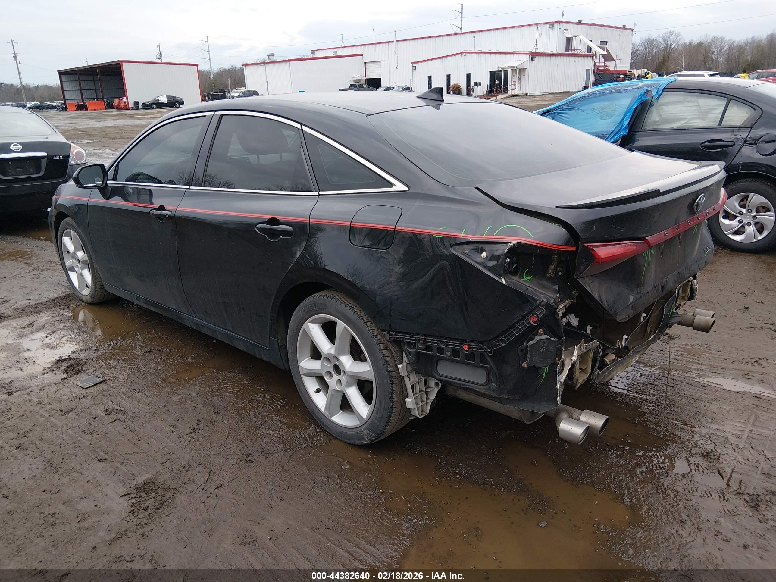 TOYOTA AVALON image 3