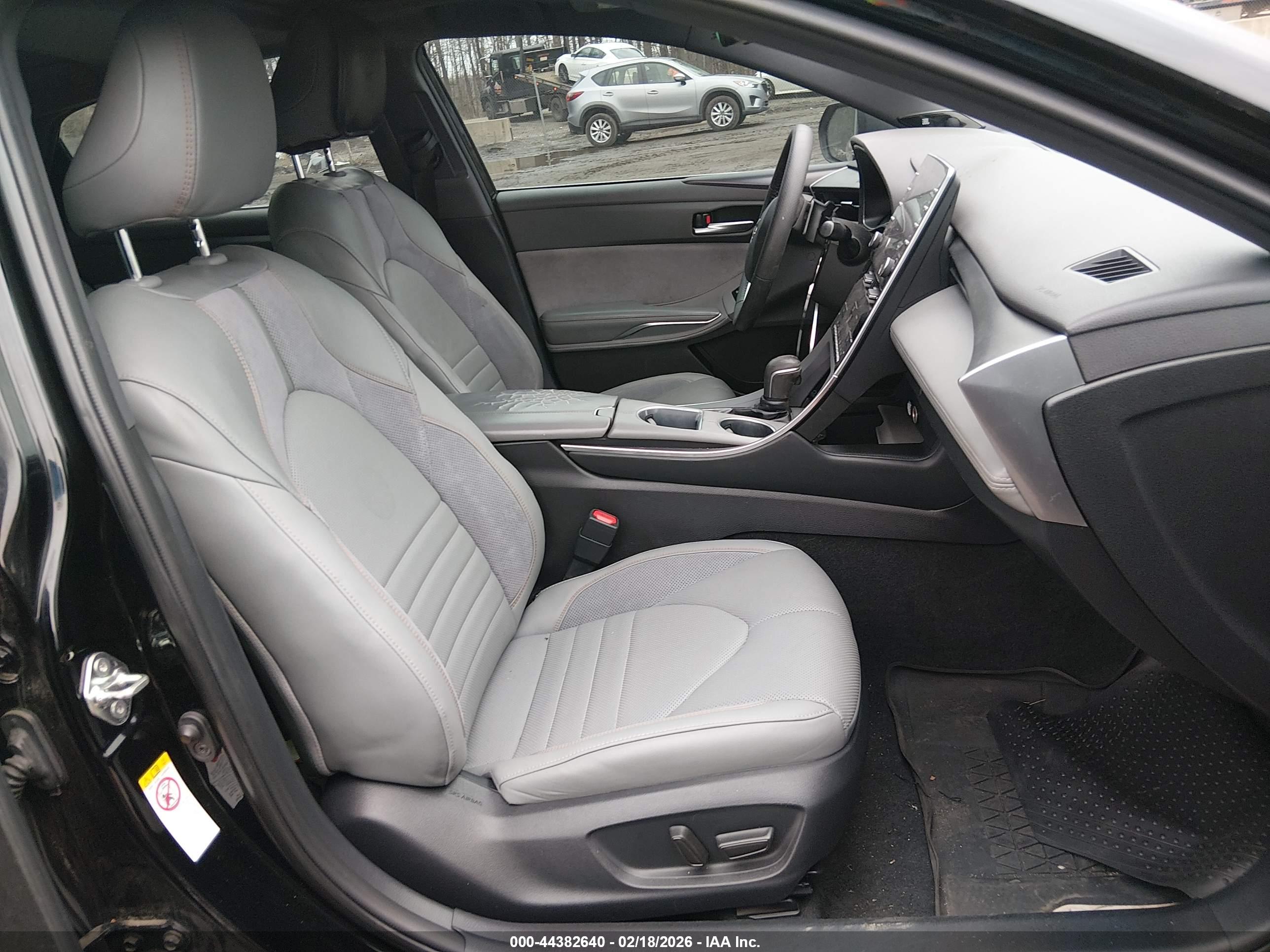 TOYOTA AVALON image 5